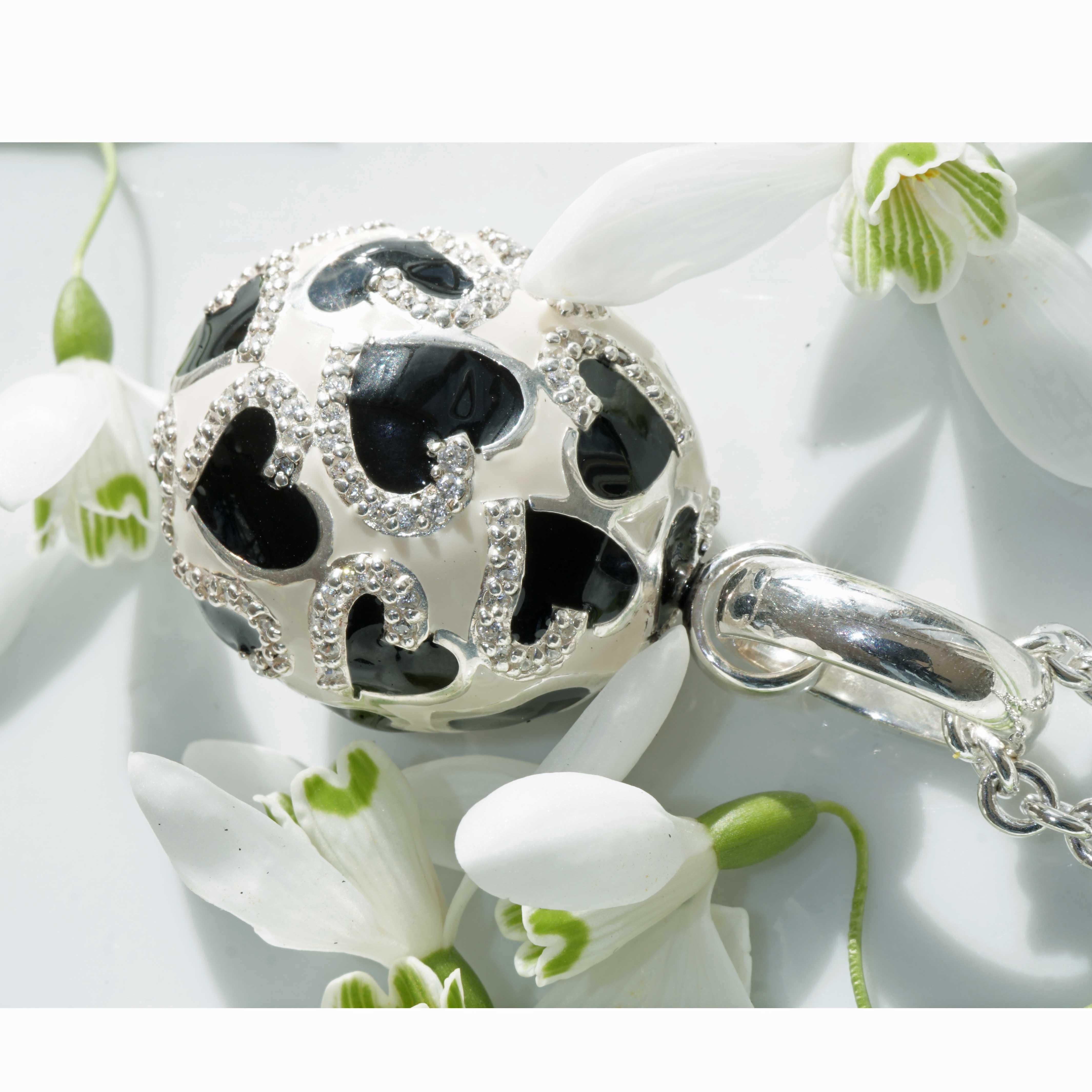 Chilango-Anhänger Faberge-Stil Herz Schwarz und Weiß 925 Silber Emaille Circnia  im Angebot 6
