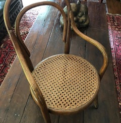 Fauteuil d'enfant en hêtre signé par Thonet