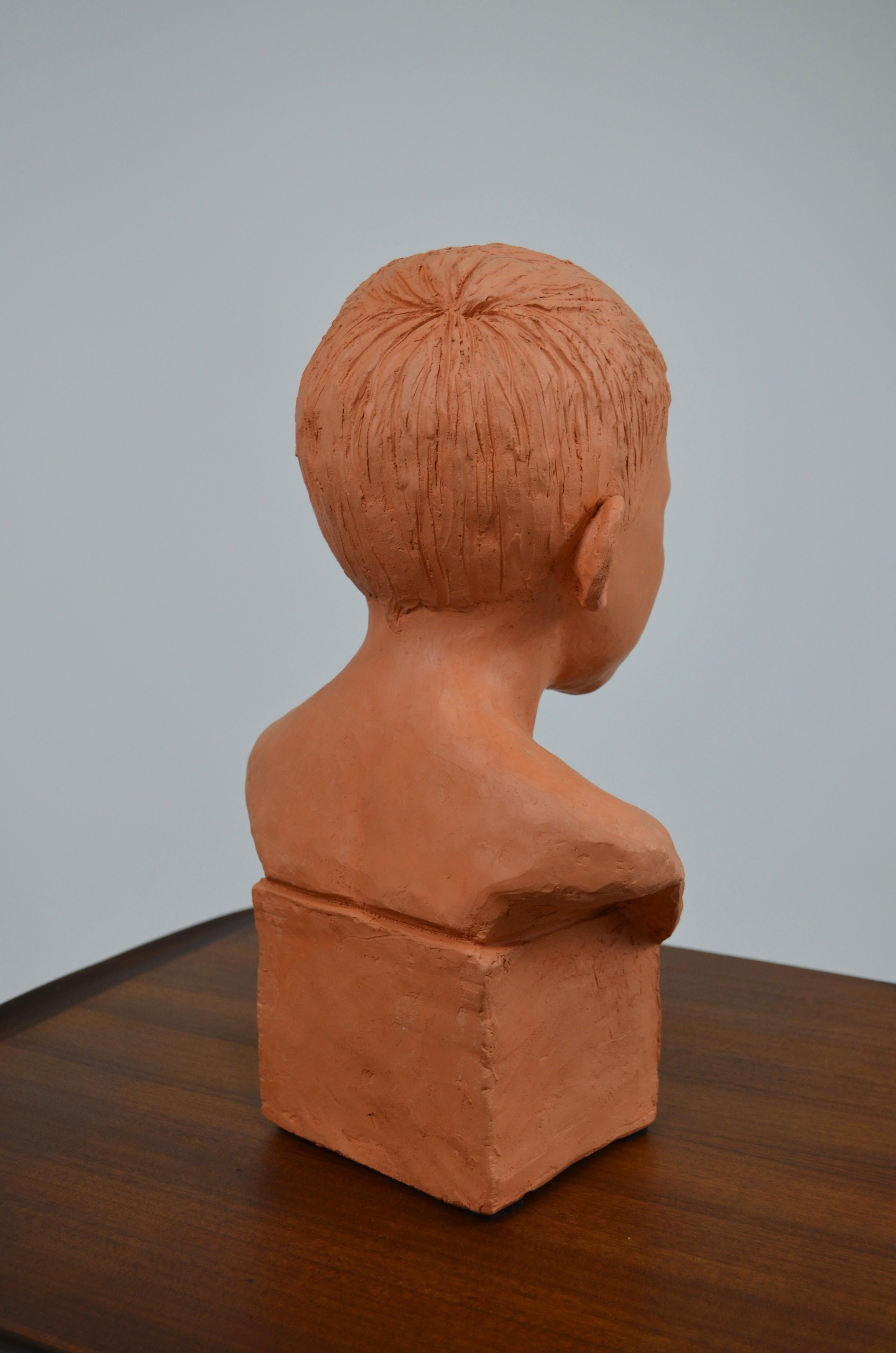 child bust in terracotta In Good Condition For Sale In Marinha Grande, PT