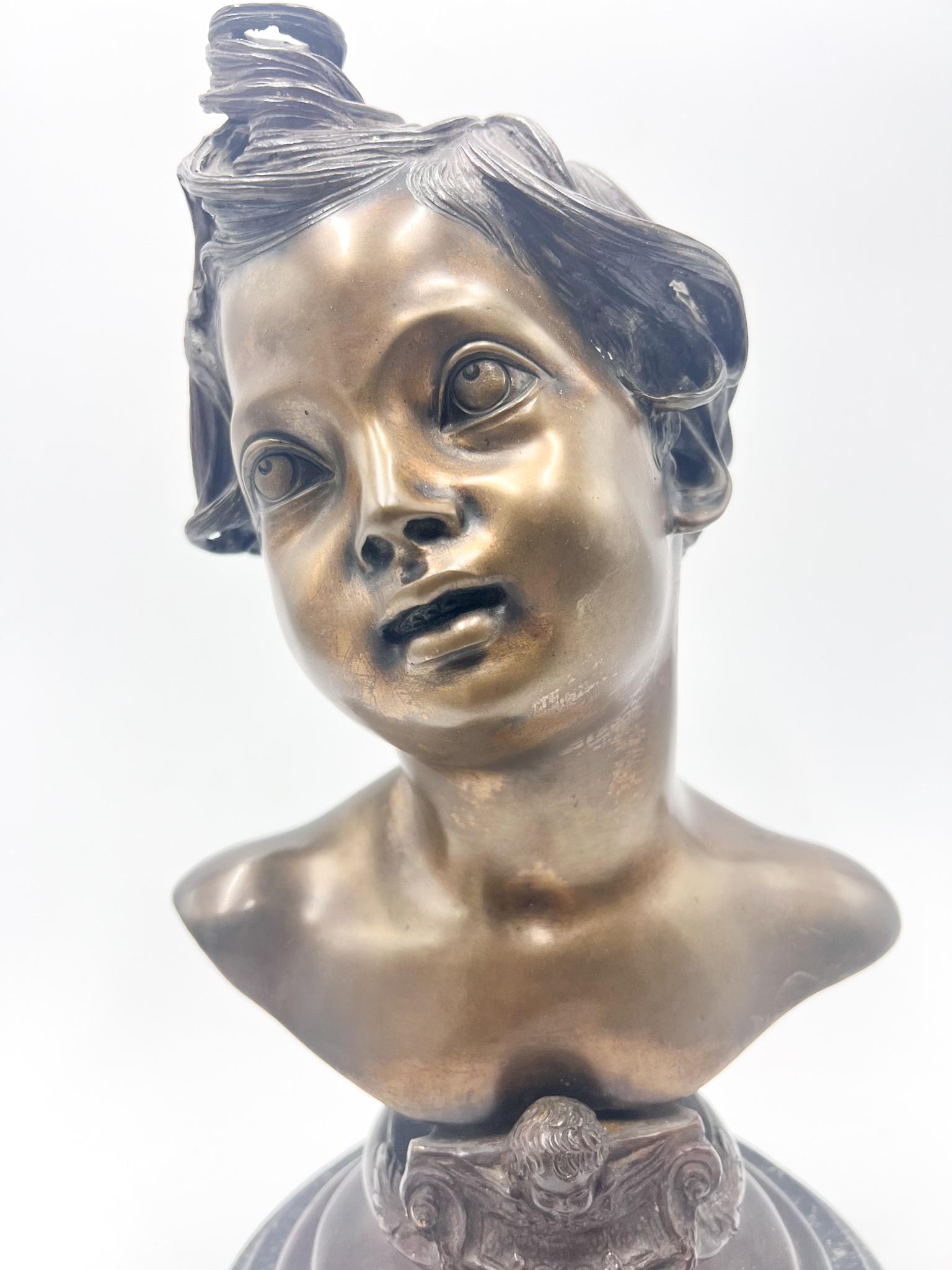 Bronze sculpture and marble base of a child, made by Gemito in the 1950s, with a foundry mould

Measures: Ø 23 cm H 39 cm.