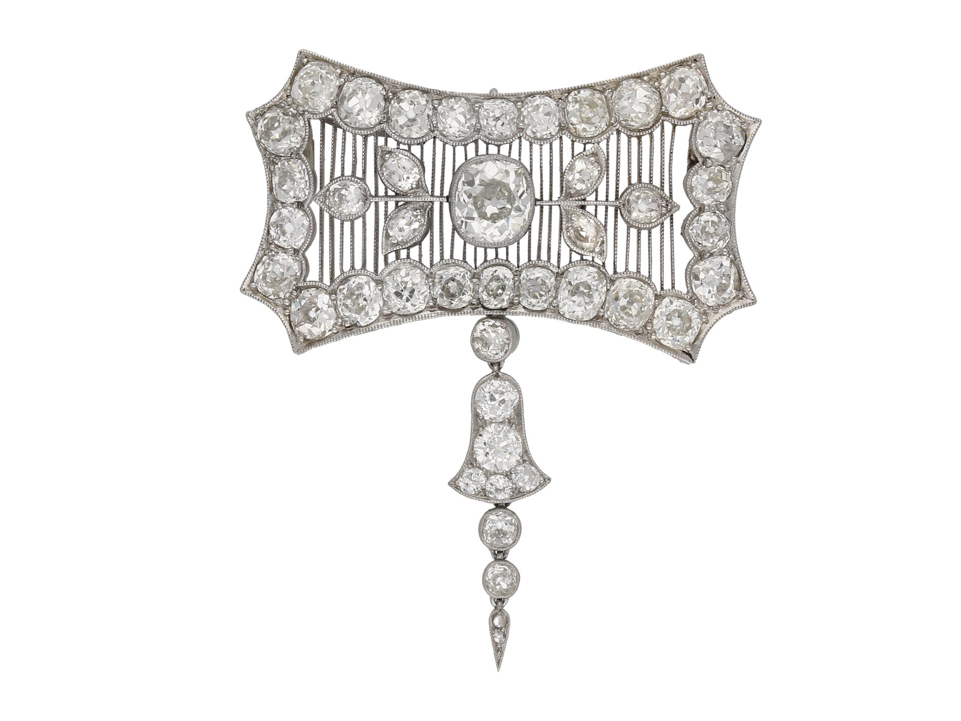 Taille coussin antique Broche pendentif en platine avec diamants Child & Child, circa 1900 en vente