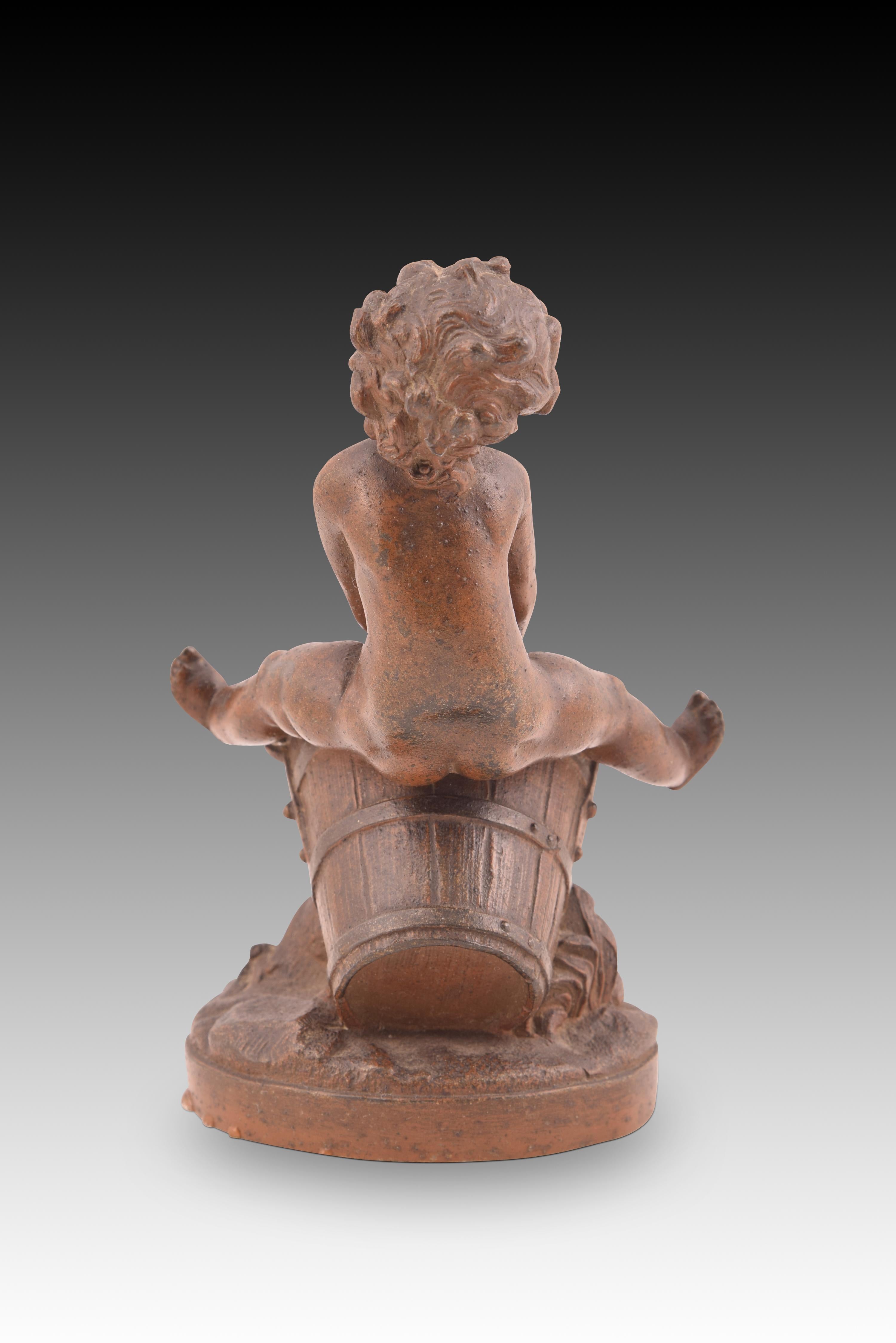 Child riding a bucket, figurine. Calamine. Circa 1900. In Good Condition For Sale In Madrid, ES