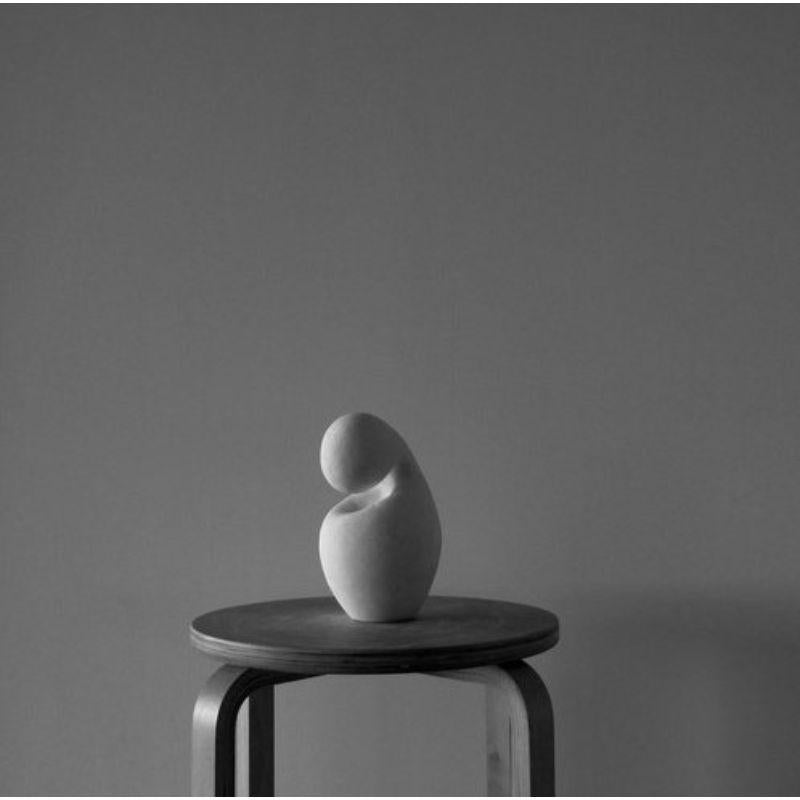 Sculpture d'enfant 01 par Elnaz Rafati
Dimensions : H 20,3 x L 11,5 x P 12,7 cm
MATERIALES : argile

Je suis un architecte et un artiste iranien vivant à New York. Après avoir obtenu mon diplôme d'ingénieur en architecture à Téhéran, j'ai