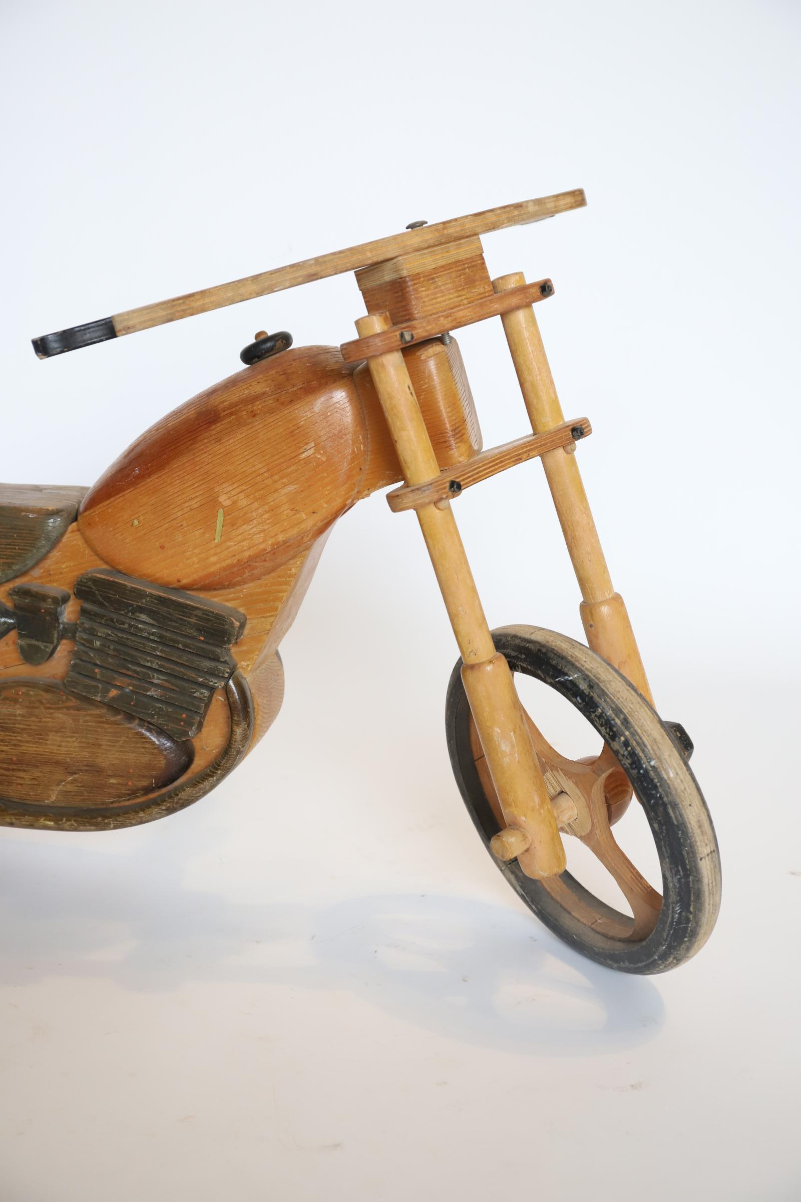 Fin du 20e siècle Moto en bois à taille d'enfant en vente