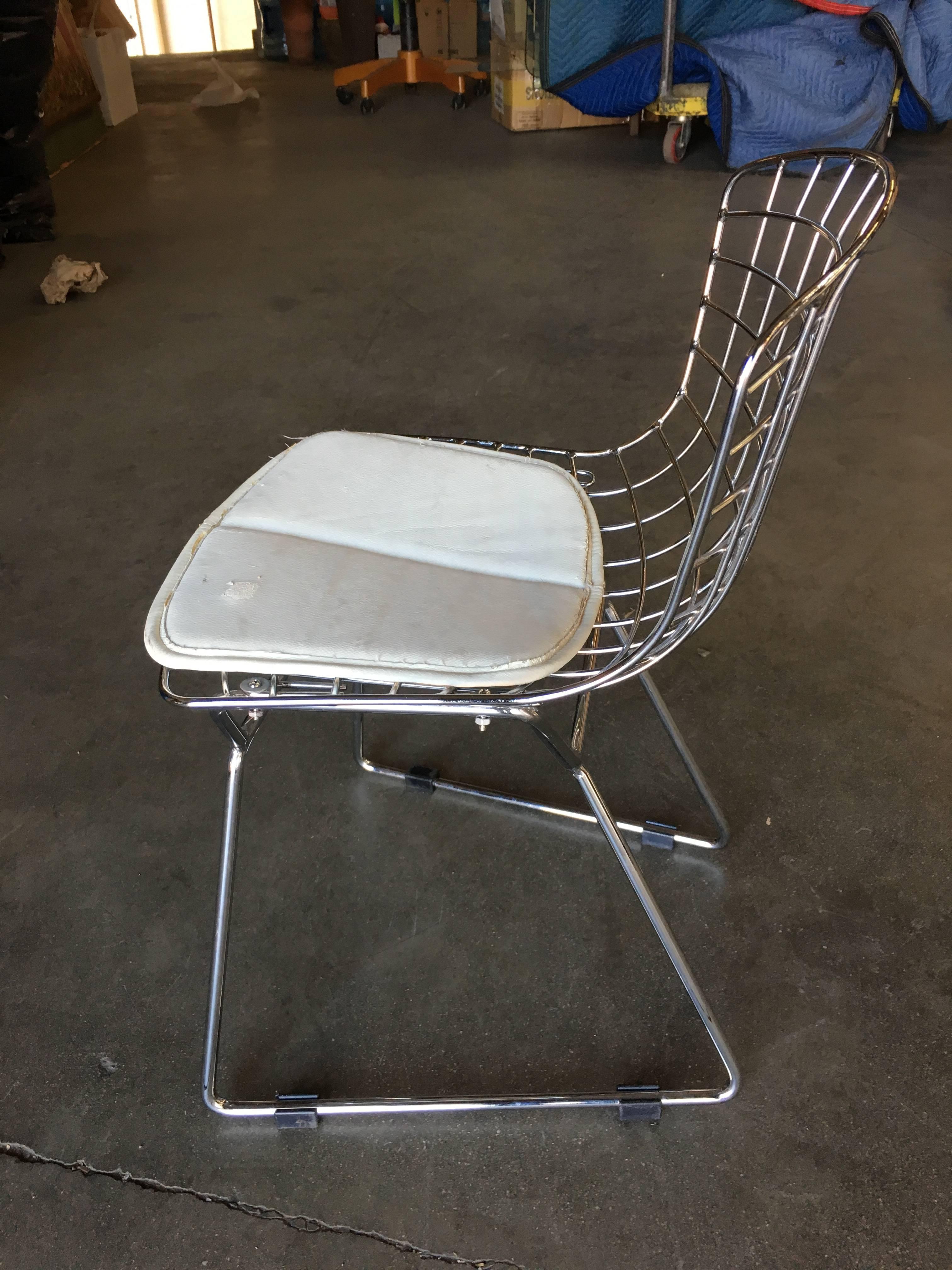 Chrome Children's Bertoia Side Chair with White Seat Cushion by Knoll, Pair In Excellent Condition In Van Nuys, CA