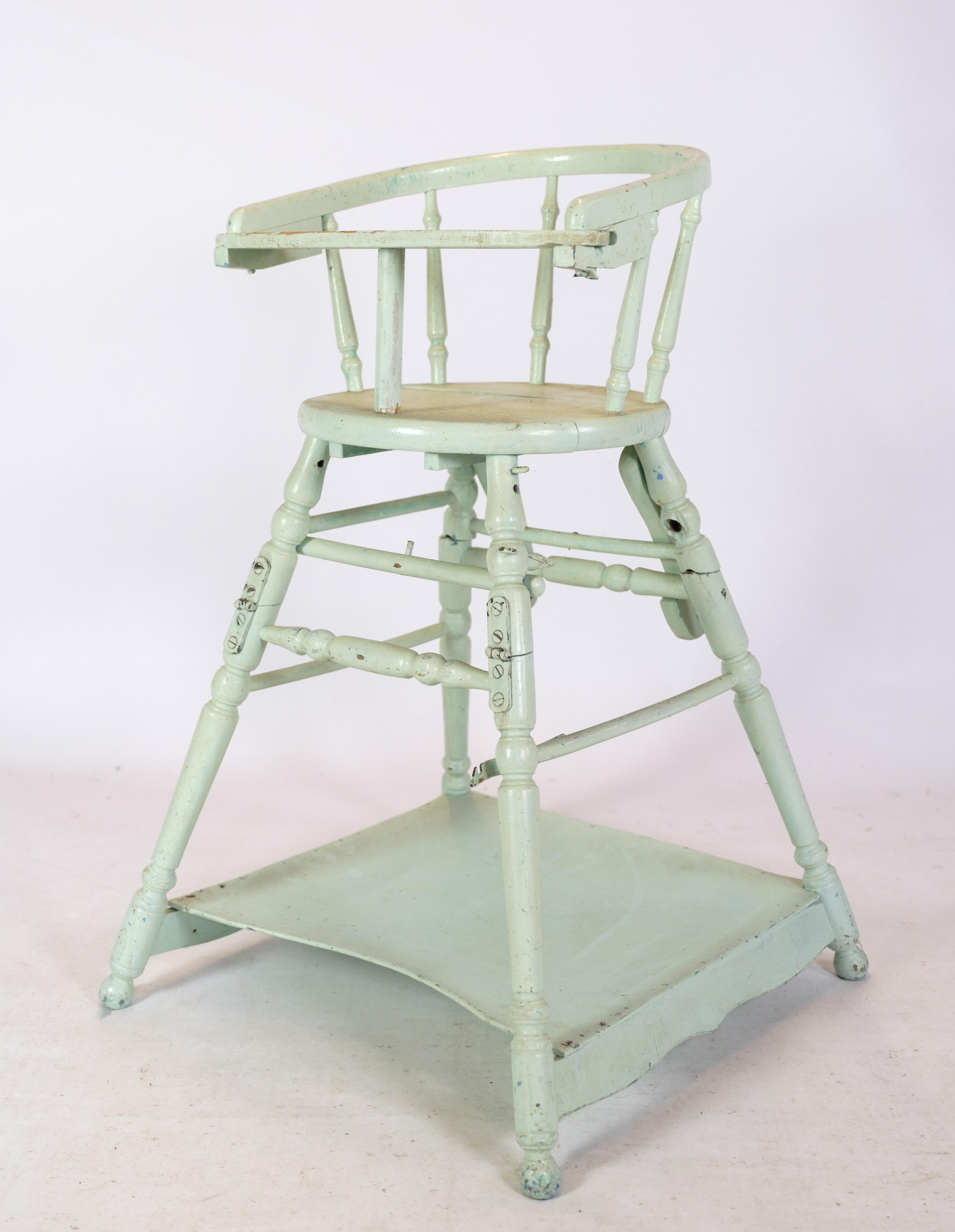 Adjustable children's chair in light blue with patina from around the 1920s.
Measurements in cm: H:79 W:52 D:52