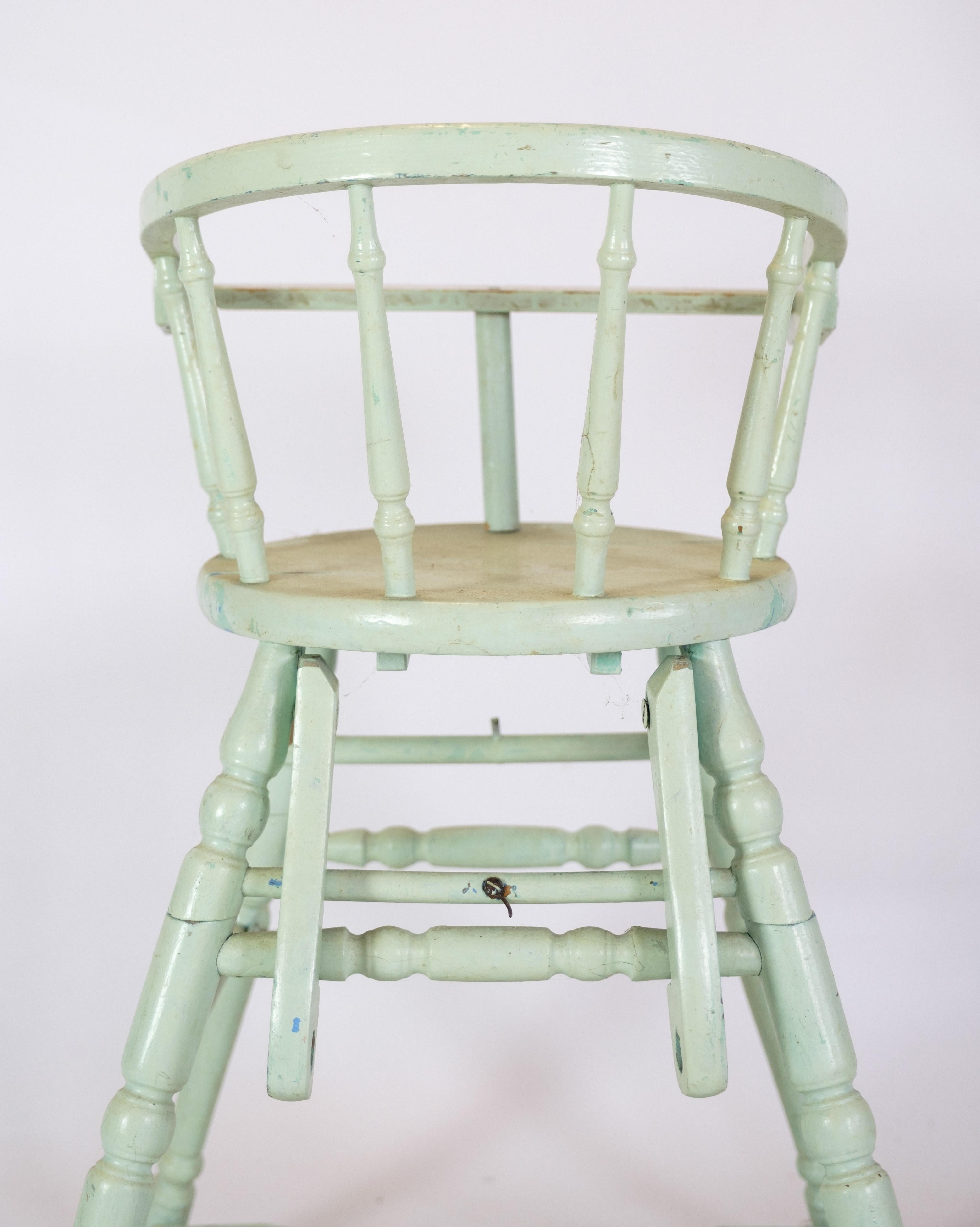 Chaise d'enfant en bleu clair patinée de 1920 en vente 1