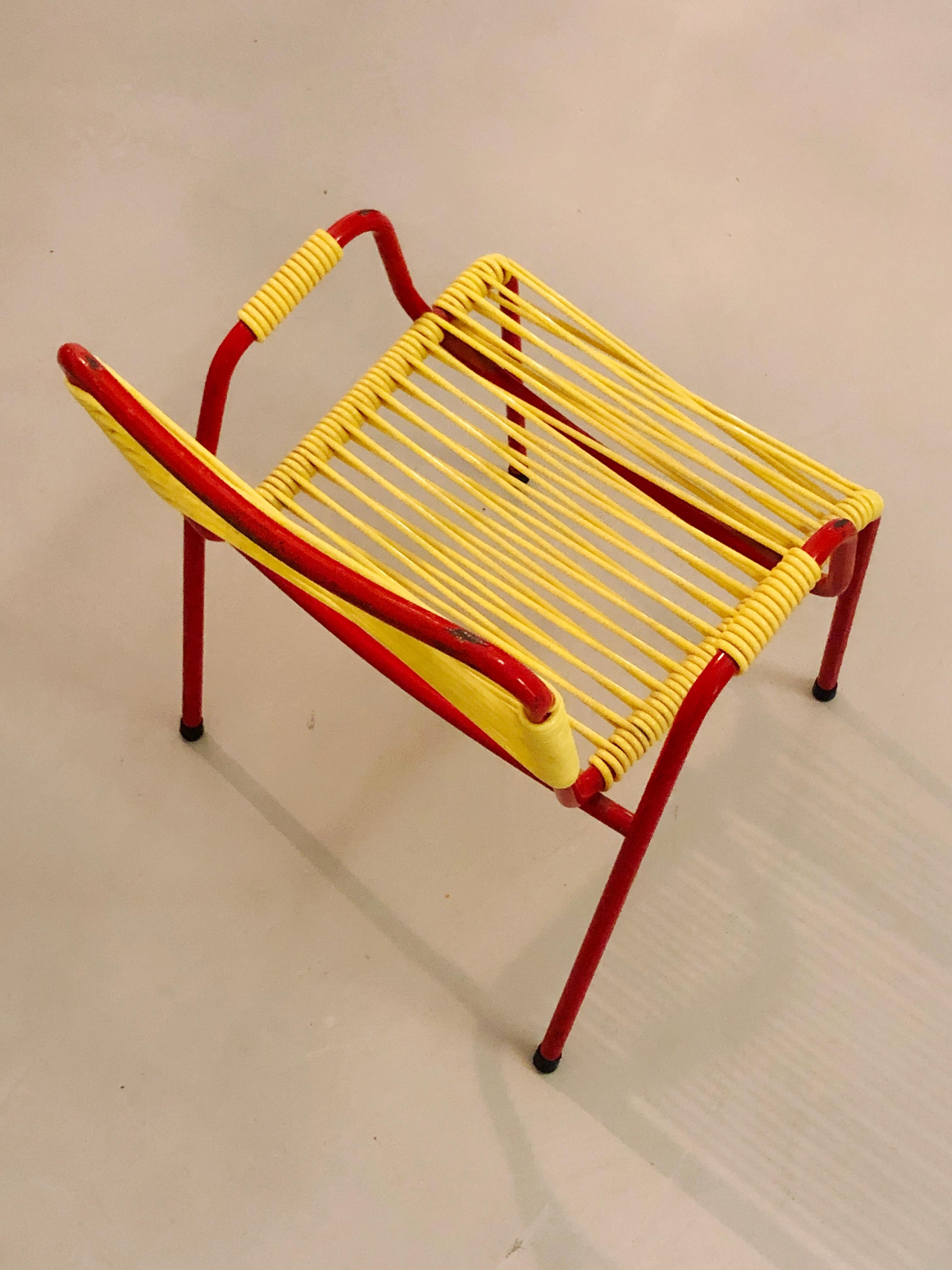 Children's chair scoubidou Torck - 1950's In Good Condition For Sale In EINDHOVEN, NL