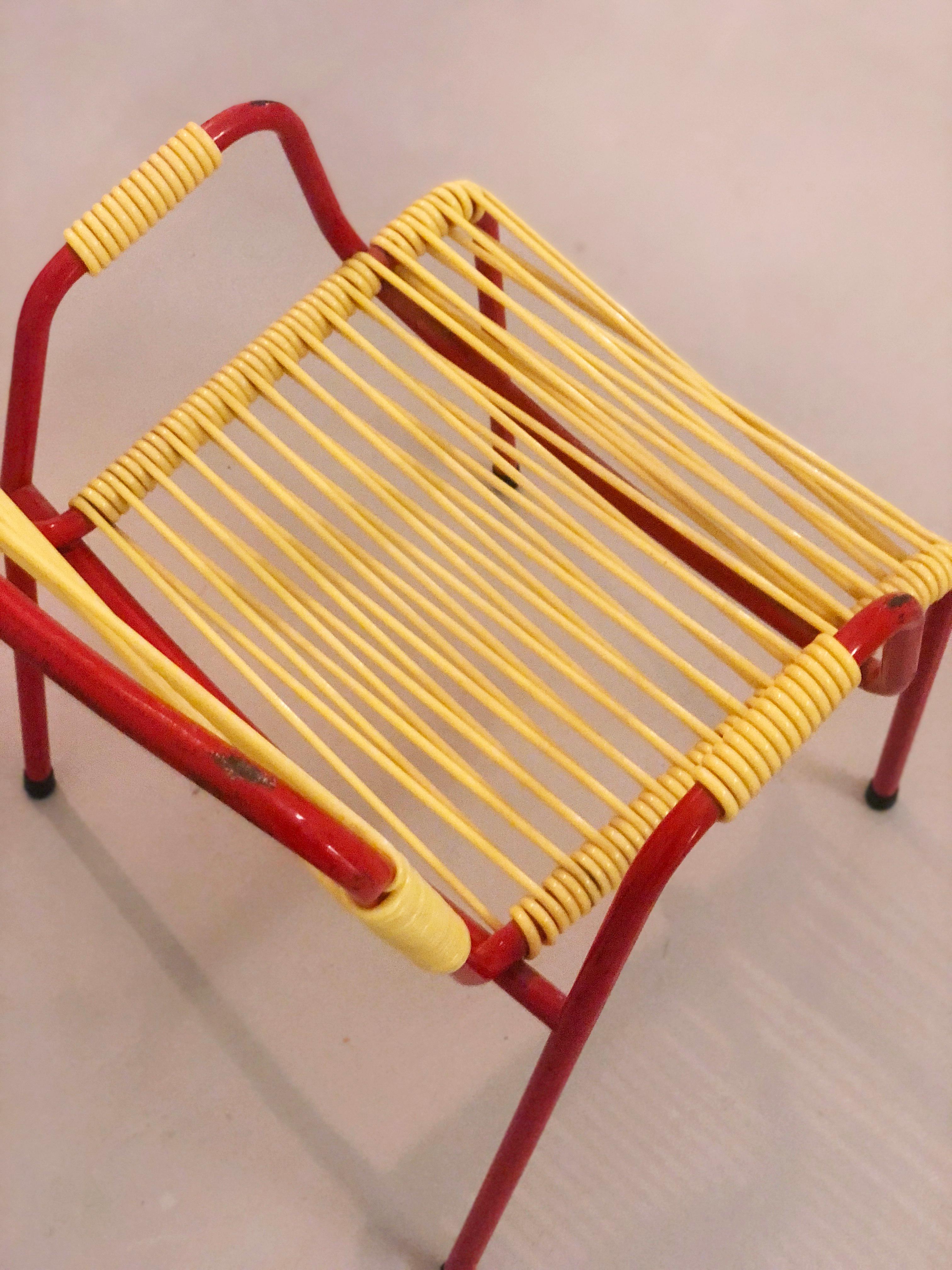 Chaise d'enfant scoubidou Torck - années 1950 Bon état - En vente à EINDHOVEN, NL