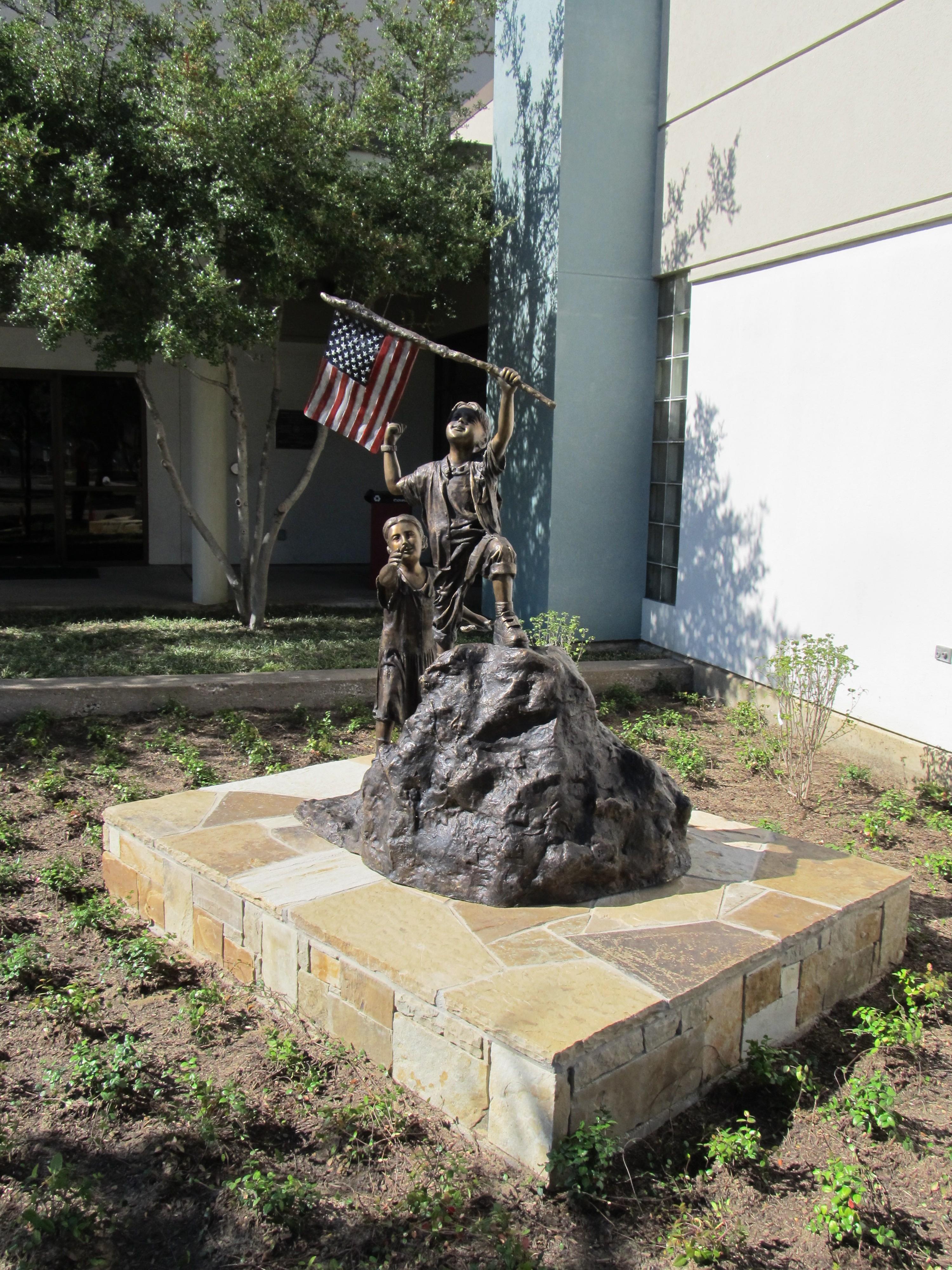 Children's Patriotic Bronze Garden Statue For Sale 2