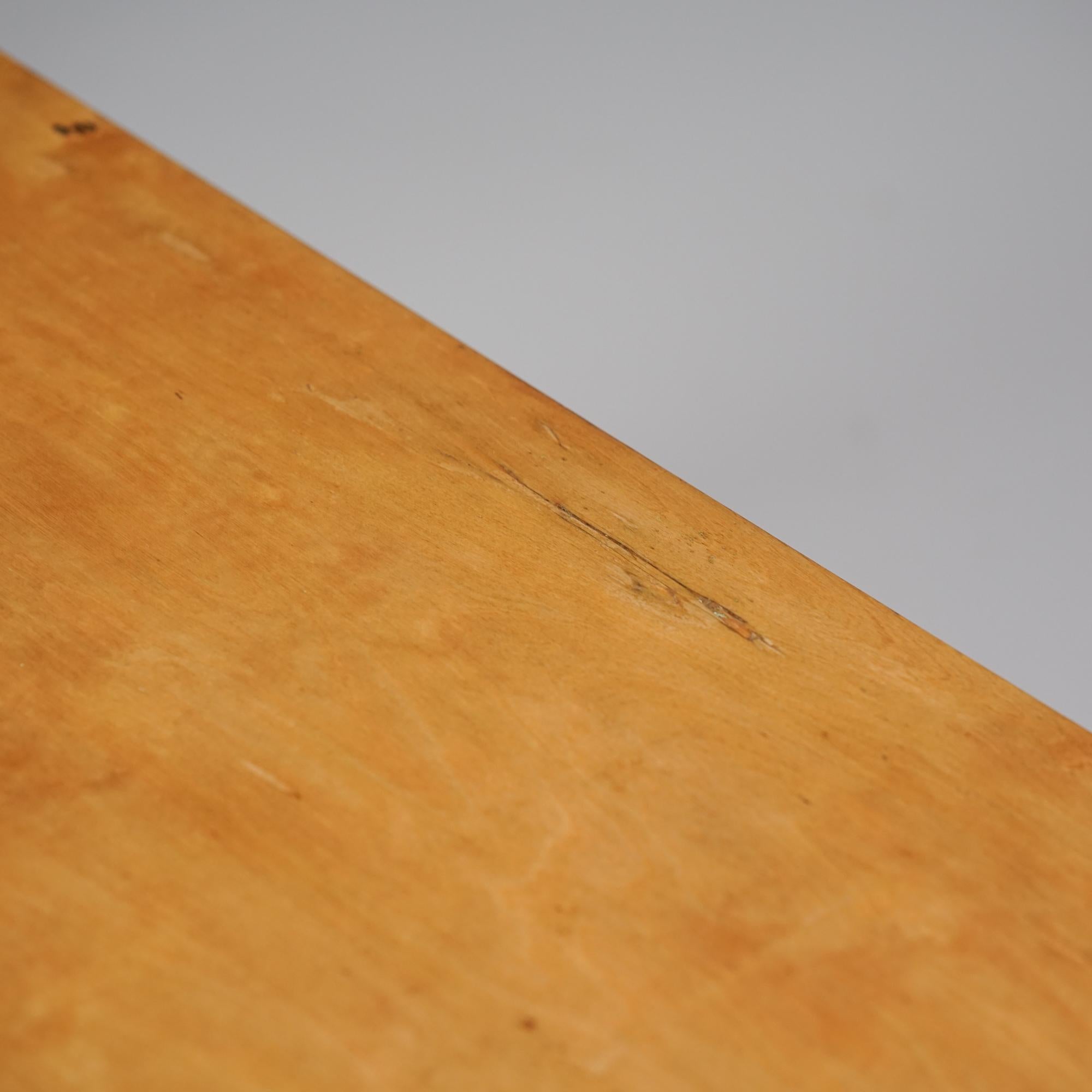 Table d'enfant, Alvar Aalto, Oy Huonekalu- ja Rakennustyötehdas Ab, années 1940 en vente 2