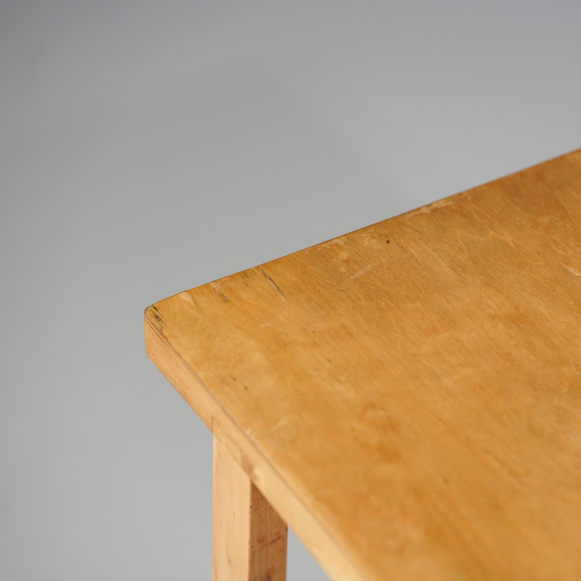 Table d'enfant, Alvar Aalto, Oy Huonekalu- ja Rakennustyötehdas Ab, années 1940 en vente 3