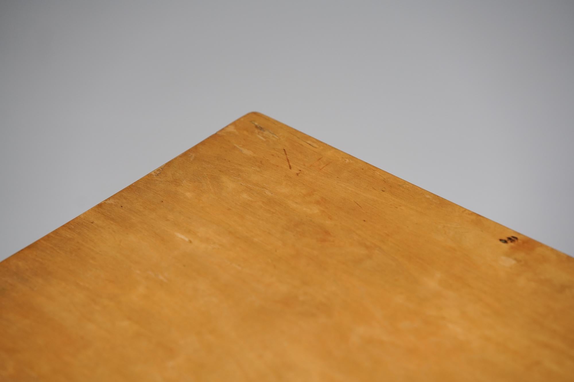 Table d'enfant, Alvar Aalto, Oy Huonekalu- ja Rakennustyötehdas Ab, années 1940 en vente 4