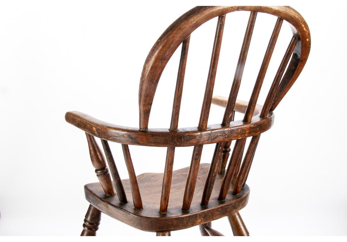 Antiker Kinder-Windsor-Stuhl aus Eiche im Zustand „Gut“ im Angebot in Bridgeport, CT