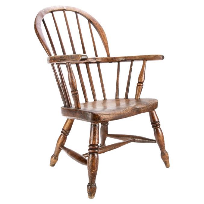 Chaise Windsor en chêne antique pour enfant