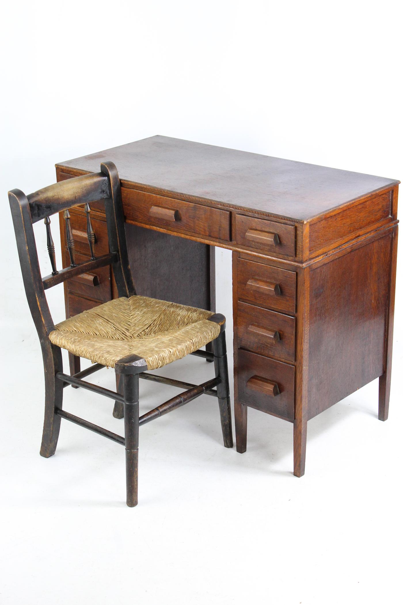 childs desk