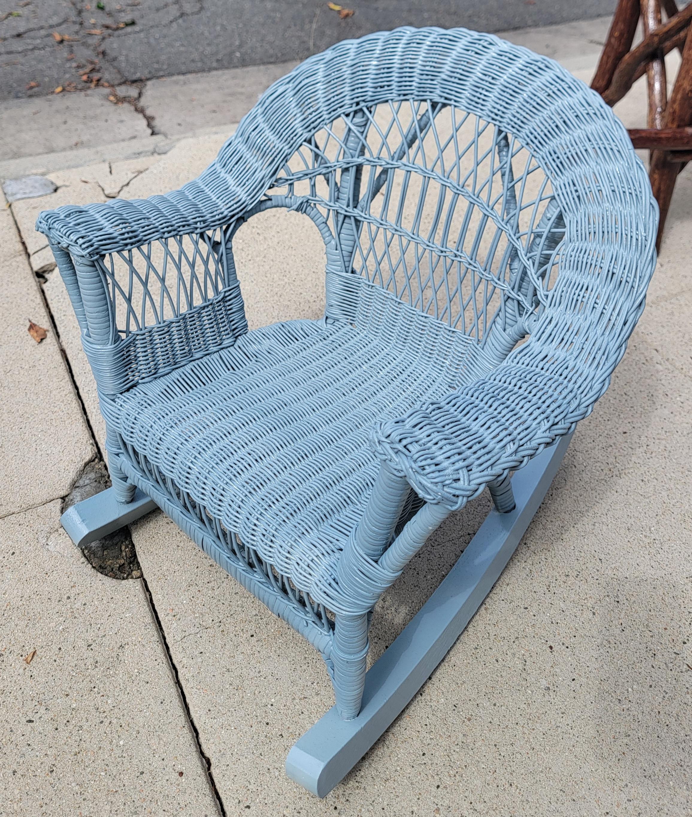 Silla mecedora de mimbre Bar Harbor para niños siglo XX en venta