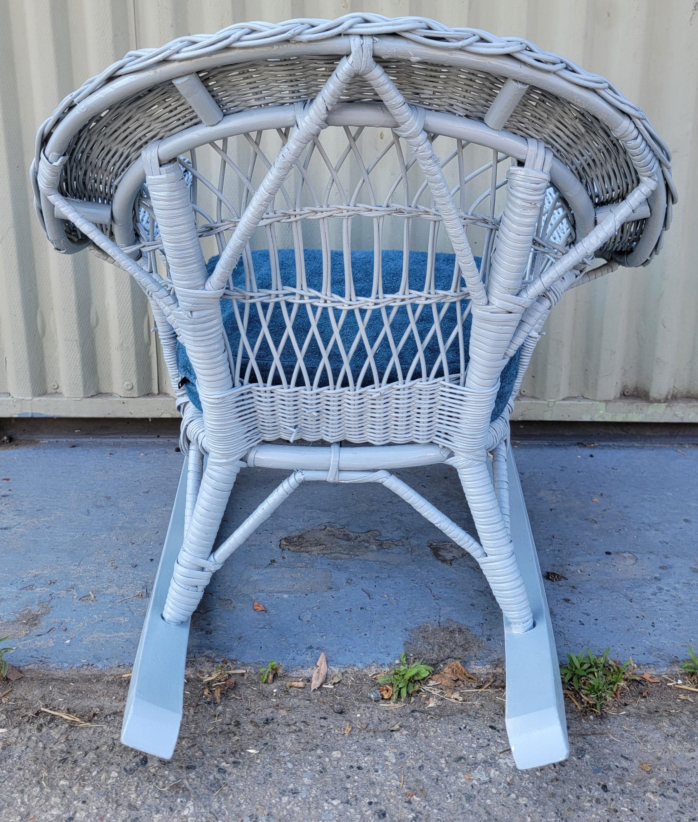 Silla mecedora de mimbre Bar Harbor para niños en venta 1