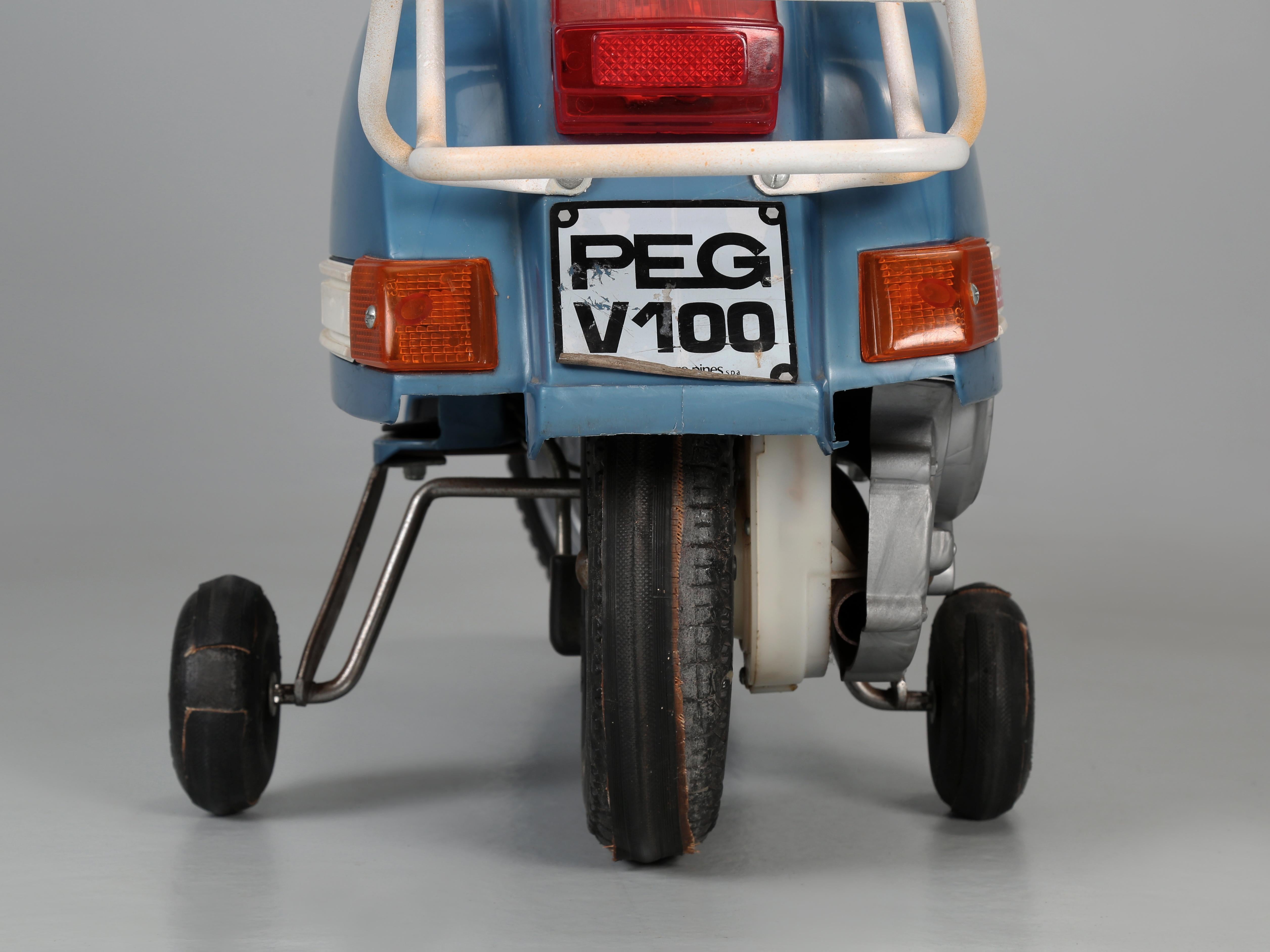 Child's Battery Operated Vespa Scooter Made in Italy by Peg Perego for Ages 3-Up 6
