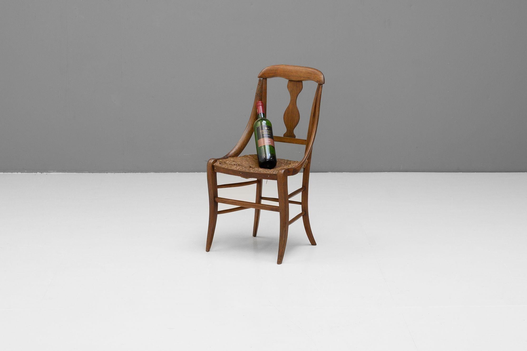 Childs chair with rush seat in walnut.
Circa 1880.
H 72cm (SH 36cm) x W 36cm x D 39cm