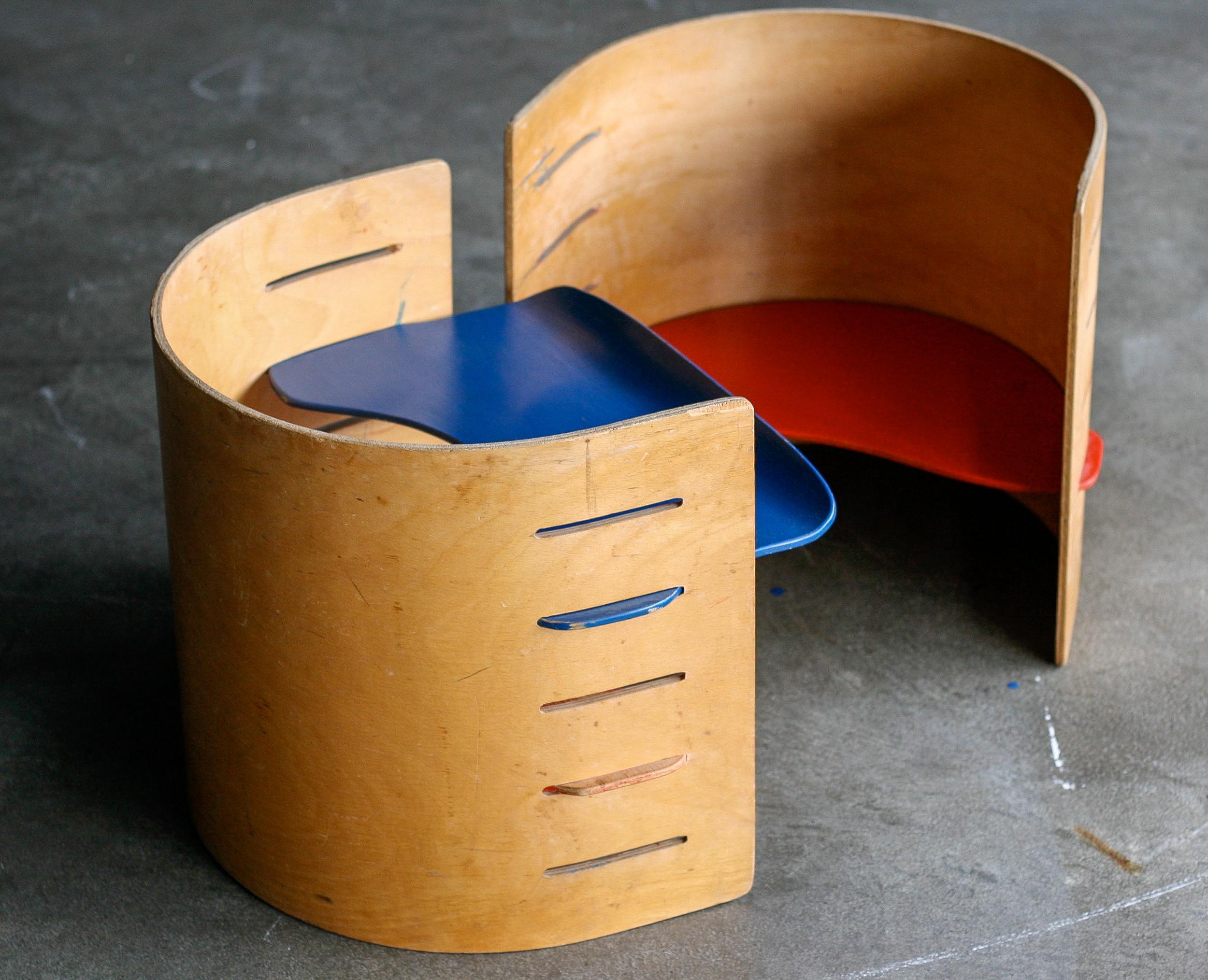 Kristian Vedel was one of the first architects that took children’s furniture seriously and designed furniture in a simple, modern style, and still created on the premise of the child. The child’s chair is not just a copy of the “grown-up”