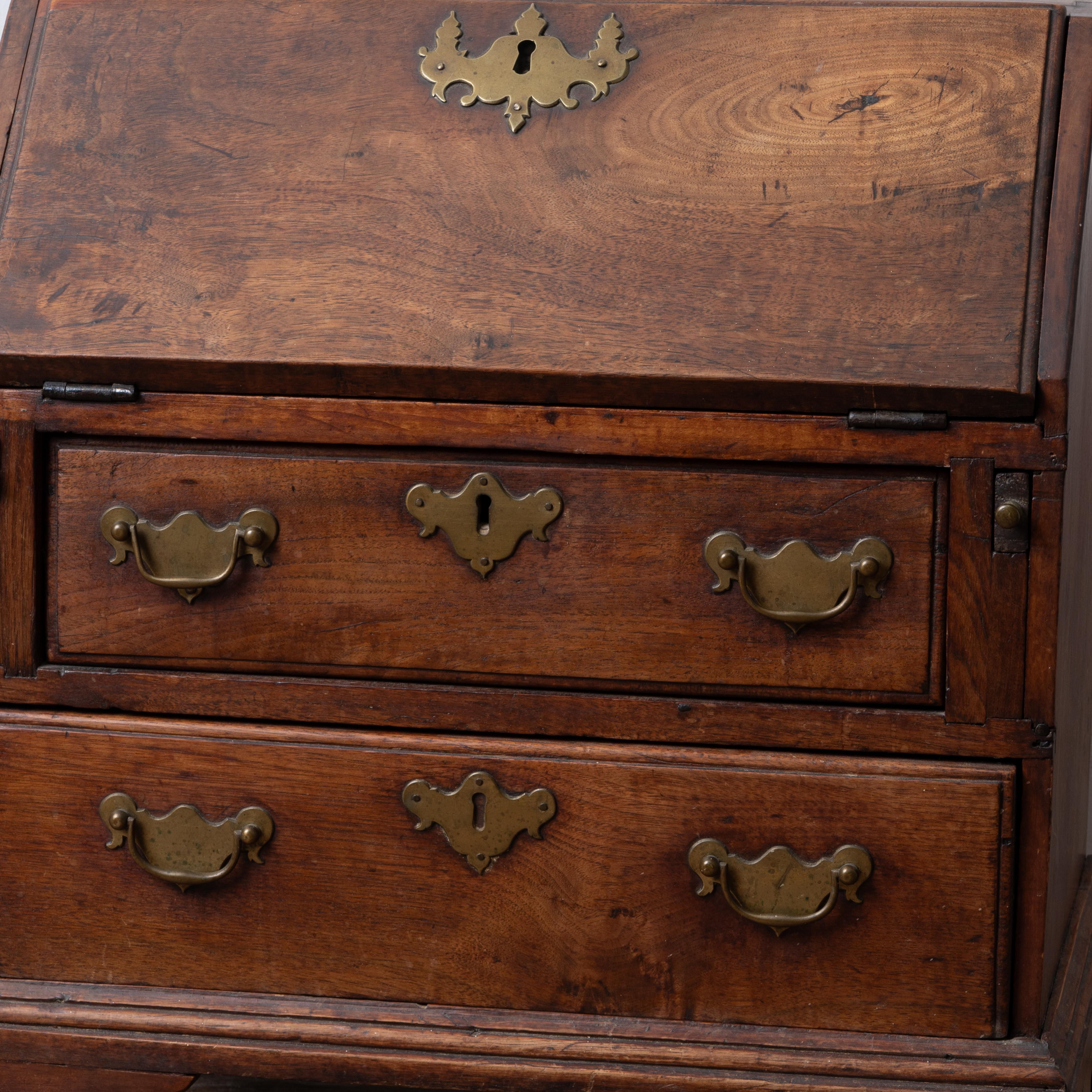 Child’s Chestnut Slant Front Desk, New England, 18th Century For Sale 5