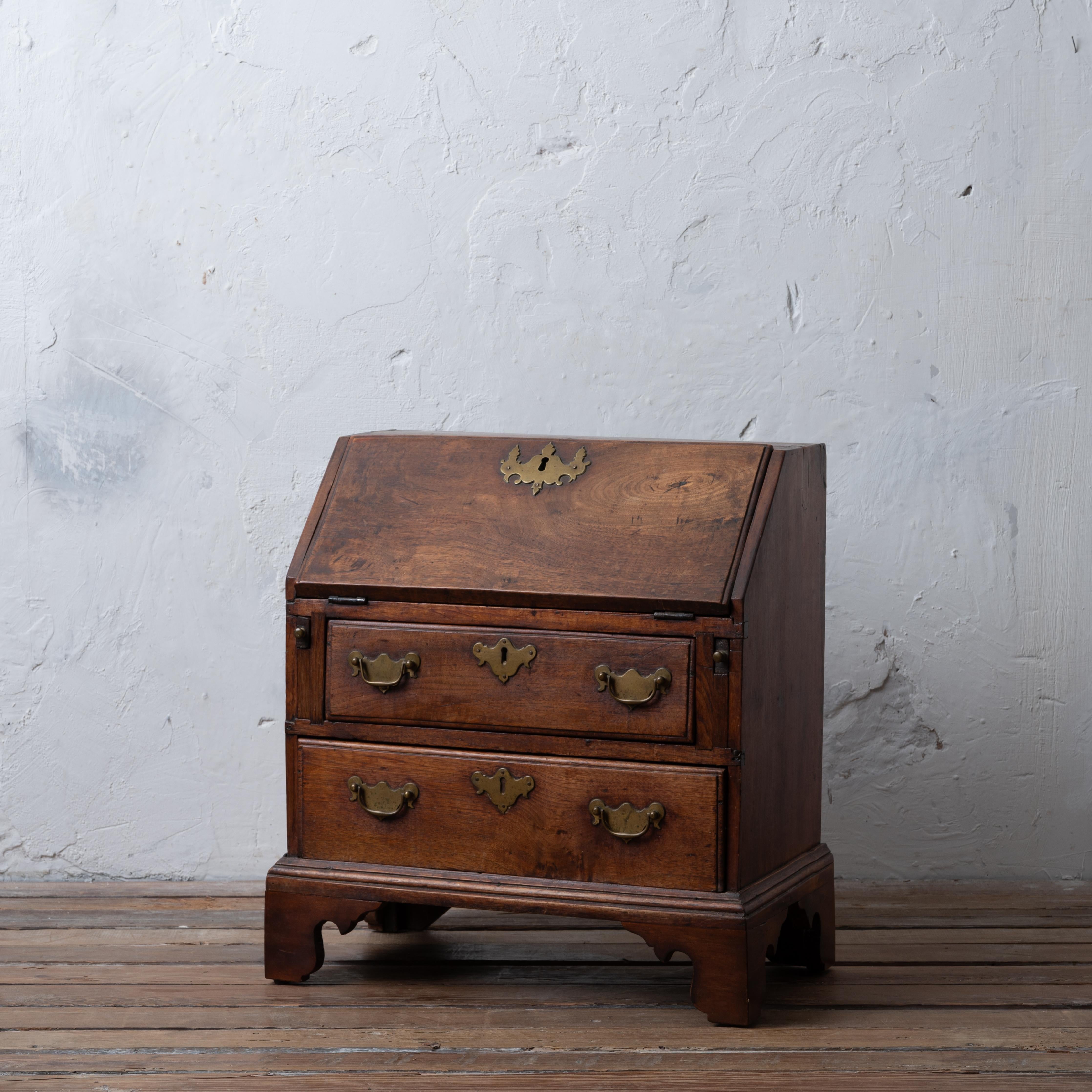 A child’s chestnut slant front desk, New England, late 18th century.
White pine secondary wood.

21 ¼ inches wide by 12 inches deep by 23 inches tall

