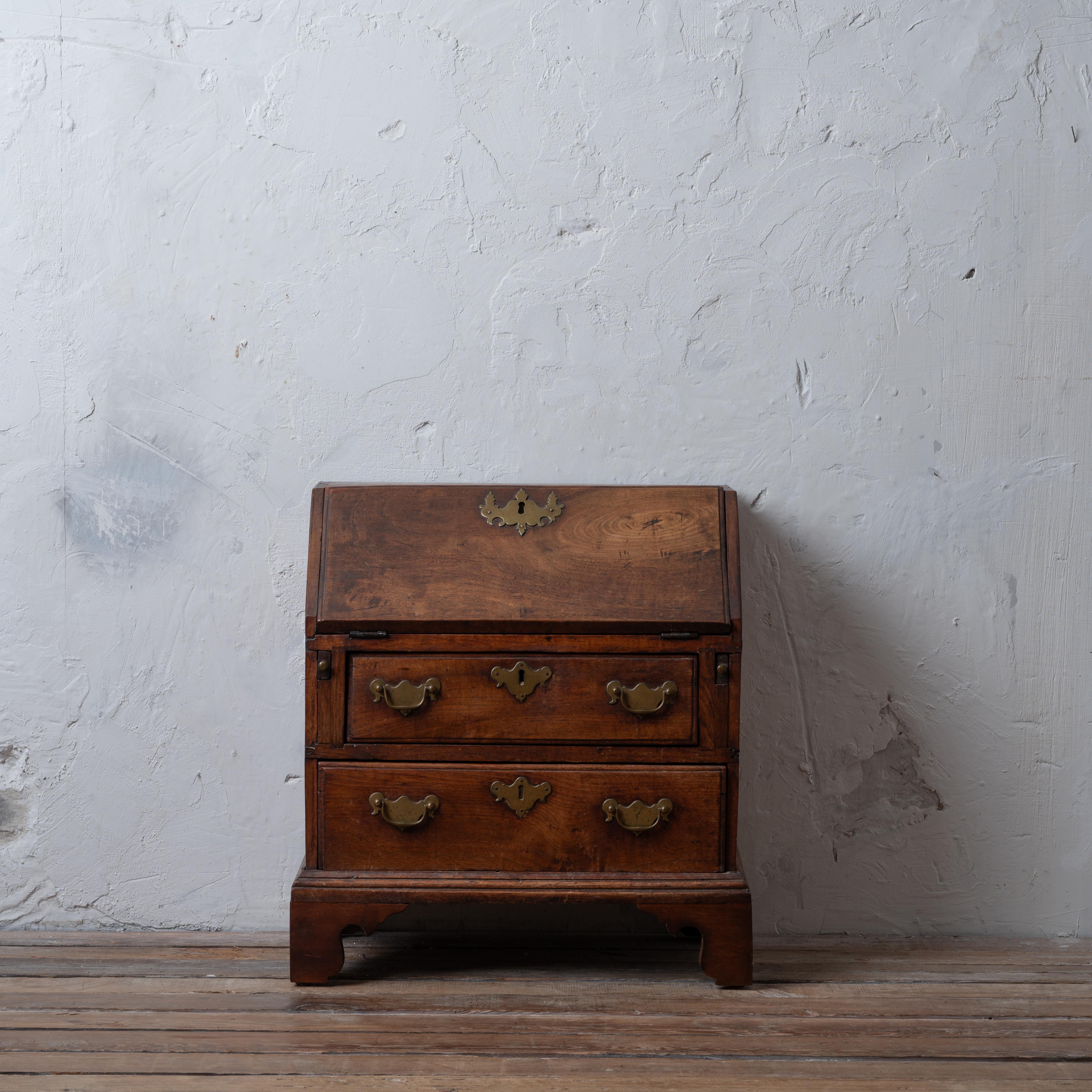 Child’s Chestnut Slant Front Desk, New England, 18th Century In Good Condition For Sale In Savannah, GA