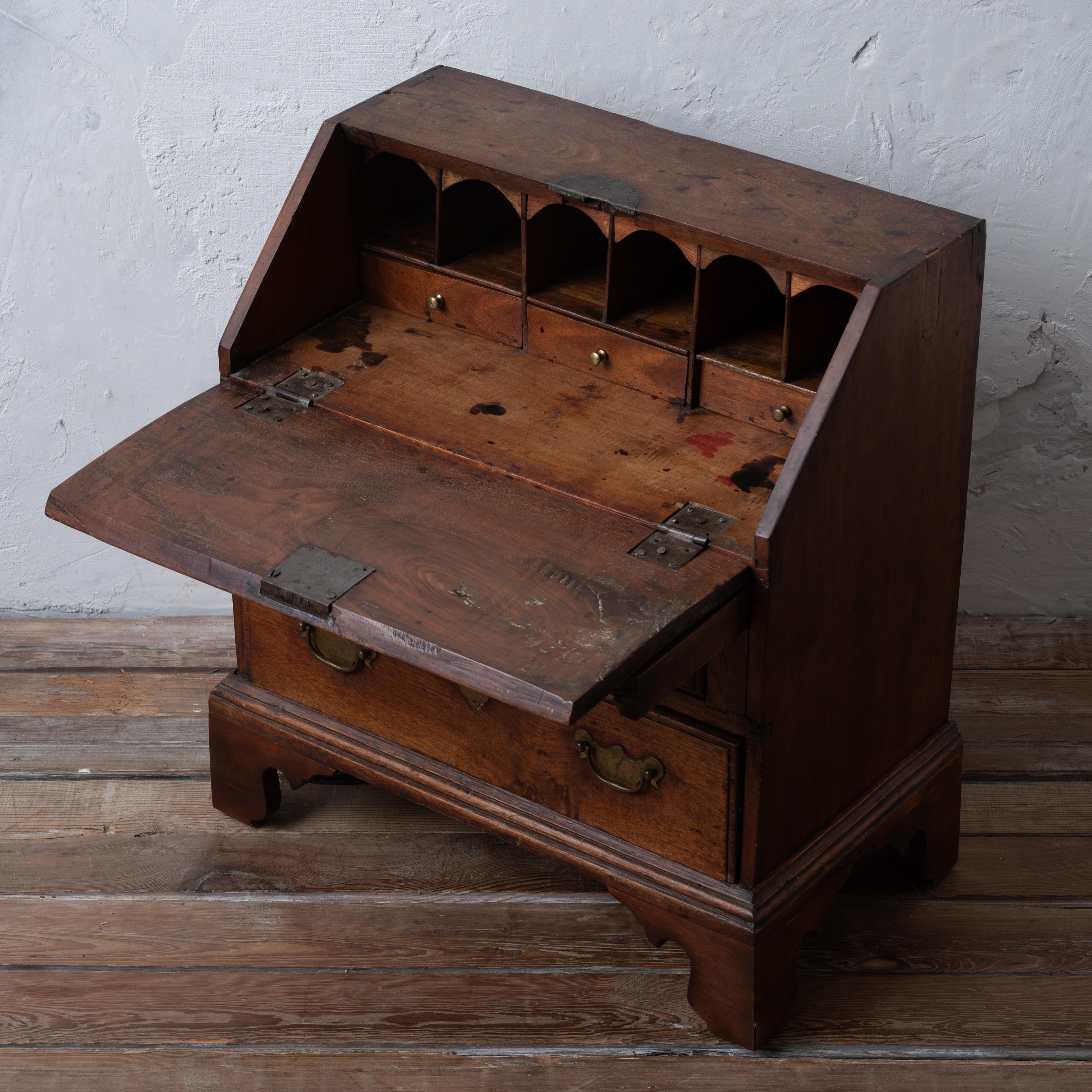 Child’s Chestnut Slant Front Desk, New England, 18th Century For Sale 1