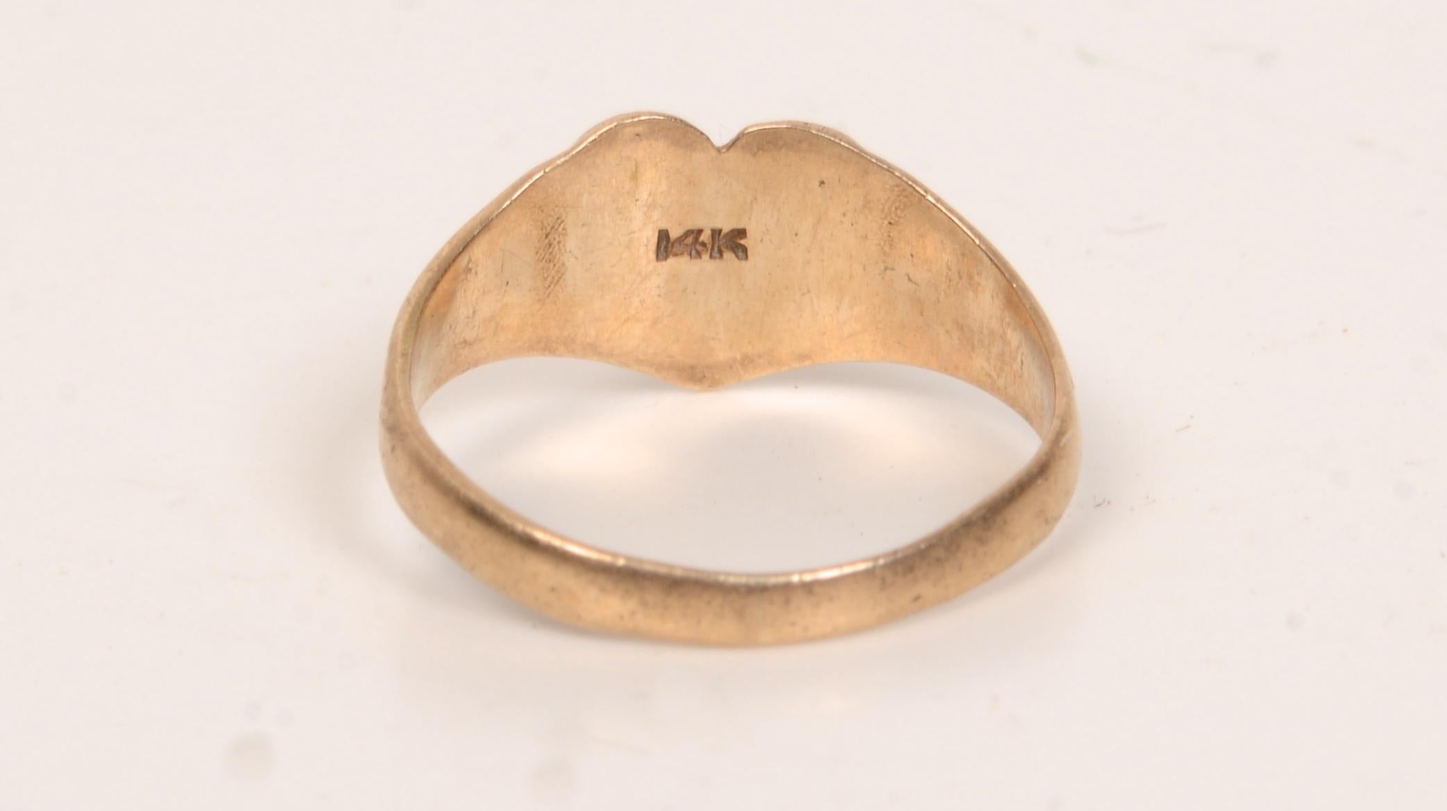 childs signet ring