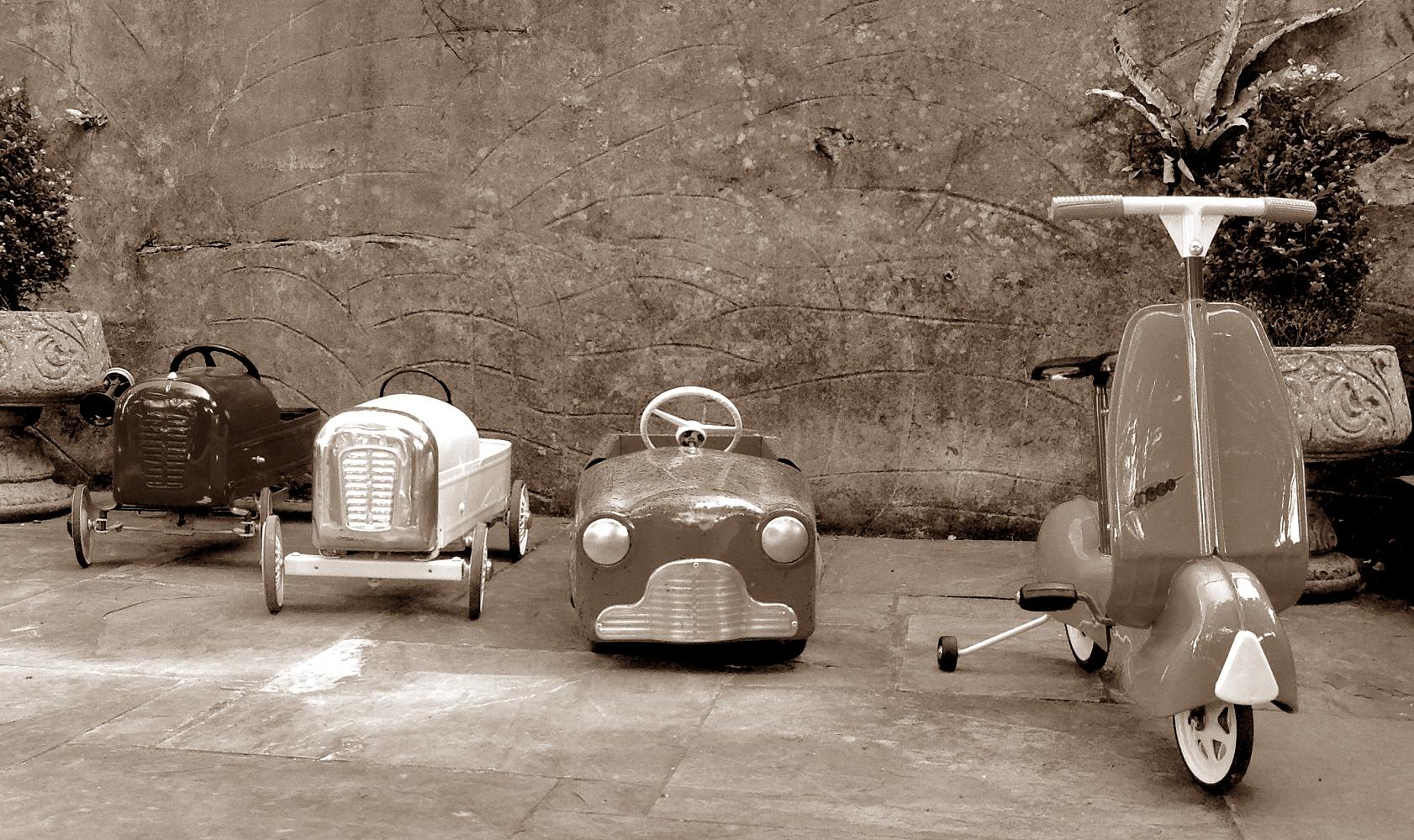 Steel Childs Mobo Streamline Scootabike Pedal Car, circa 1959