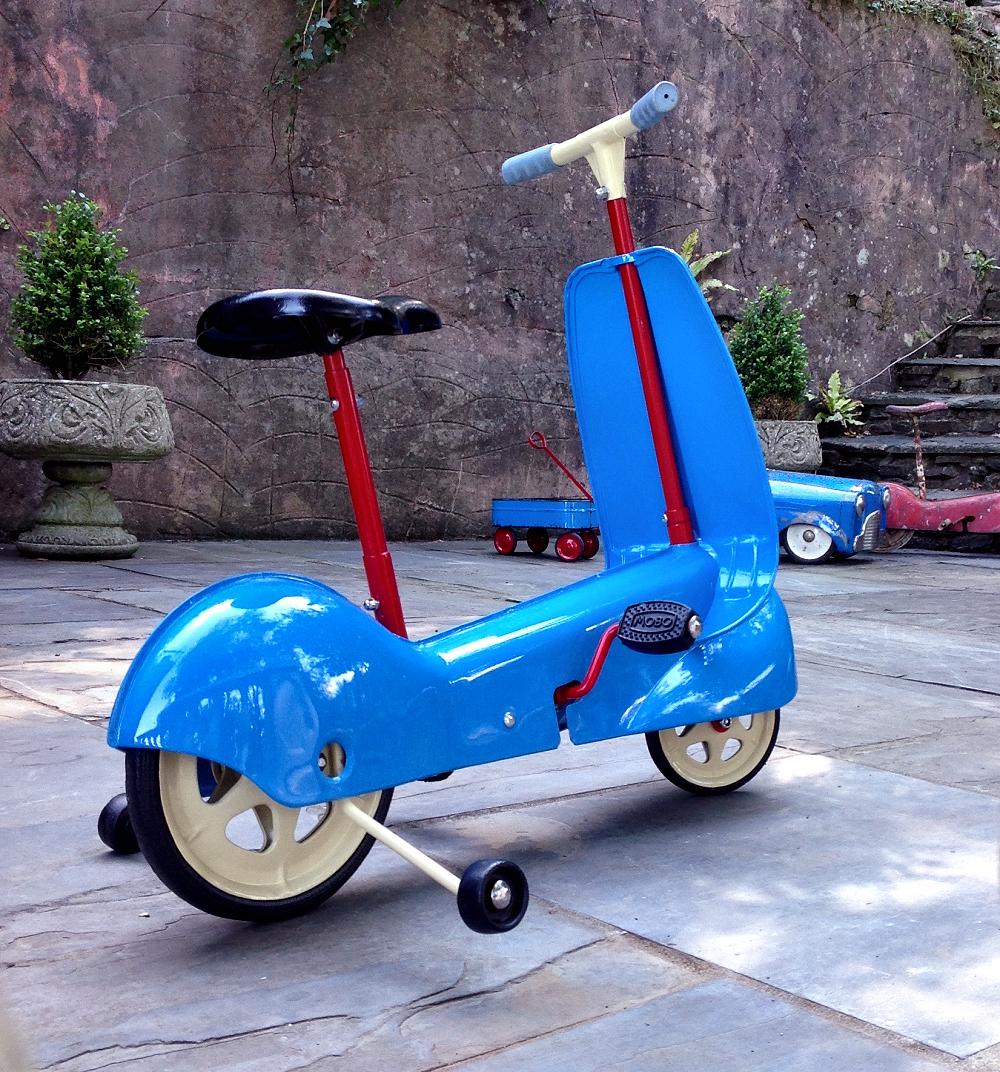 Childs Mobo Streamline Scootabike Pedal Car, circa 1959 4