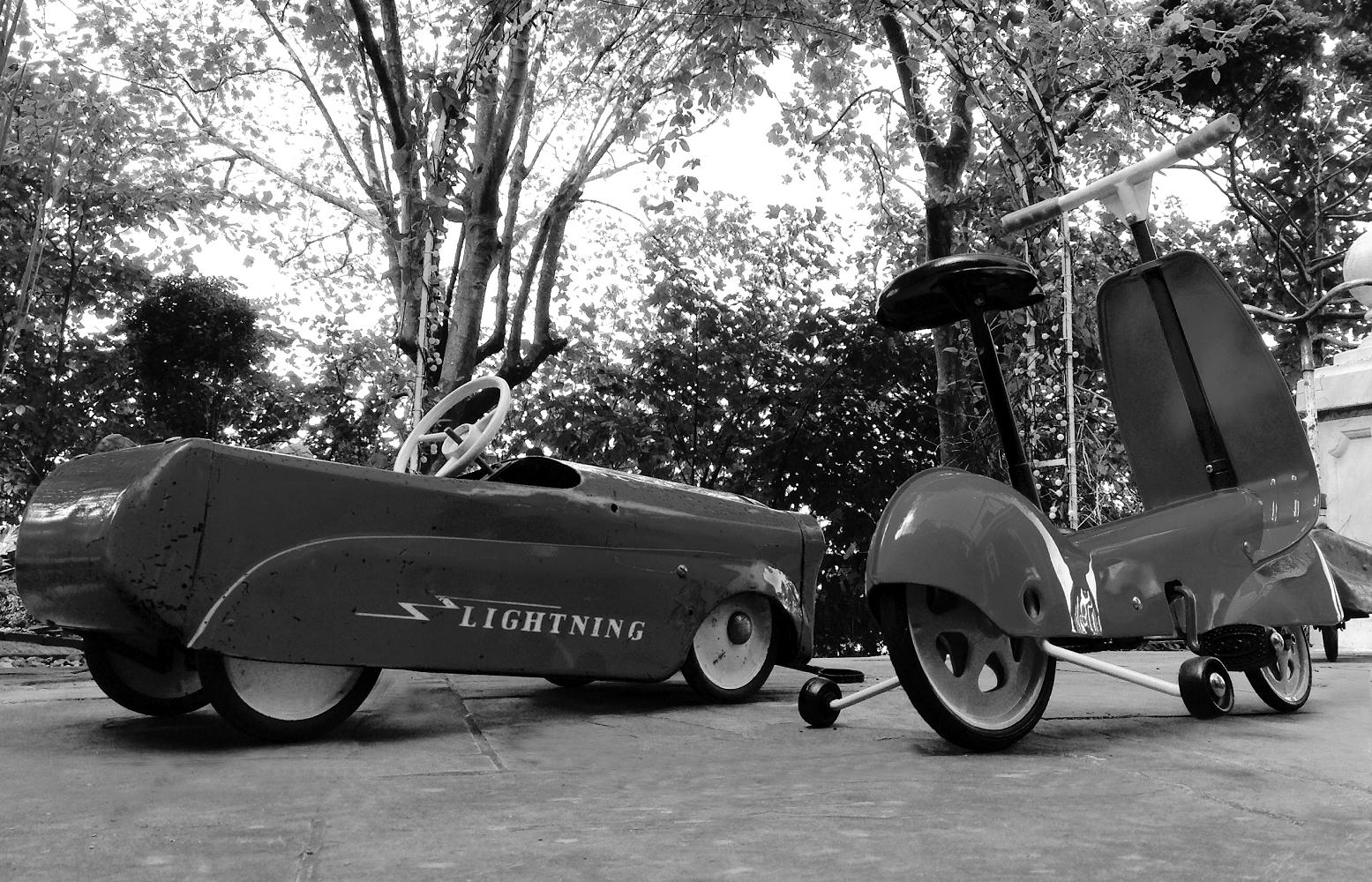 20th Century Childs Mobo Streamline Scootabike Pedal Car, circa 1959