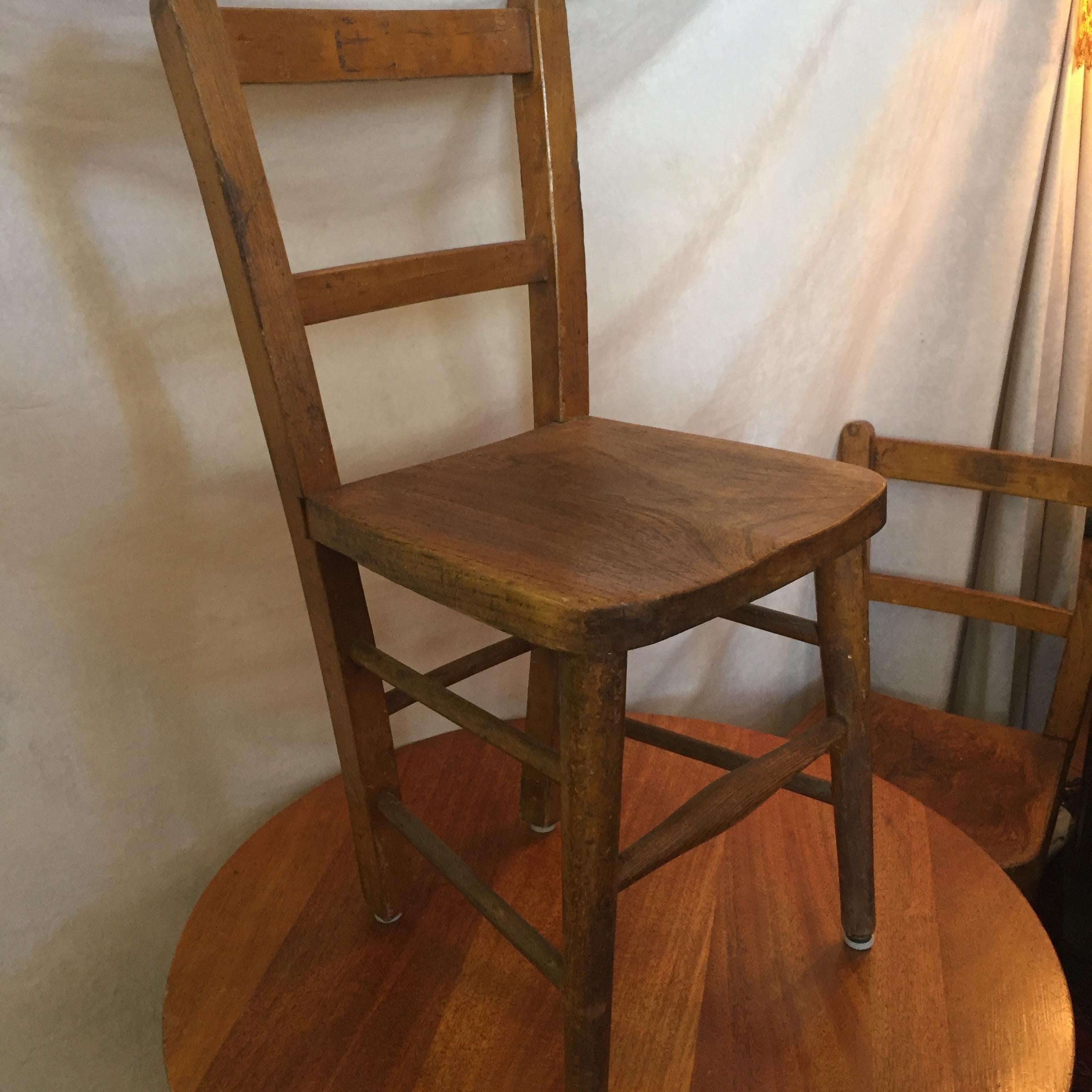 Child's Round Pedestal Table and 2 Chairs, American, circa 1900 In Good Condition In Petaluma, CA