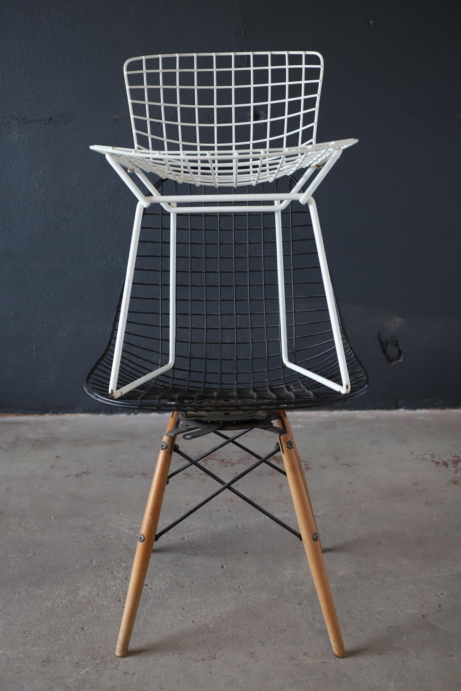 Childs Size Wire Chair by Harry Bertoia for Knoll For Sale 3