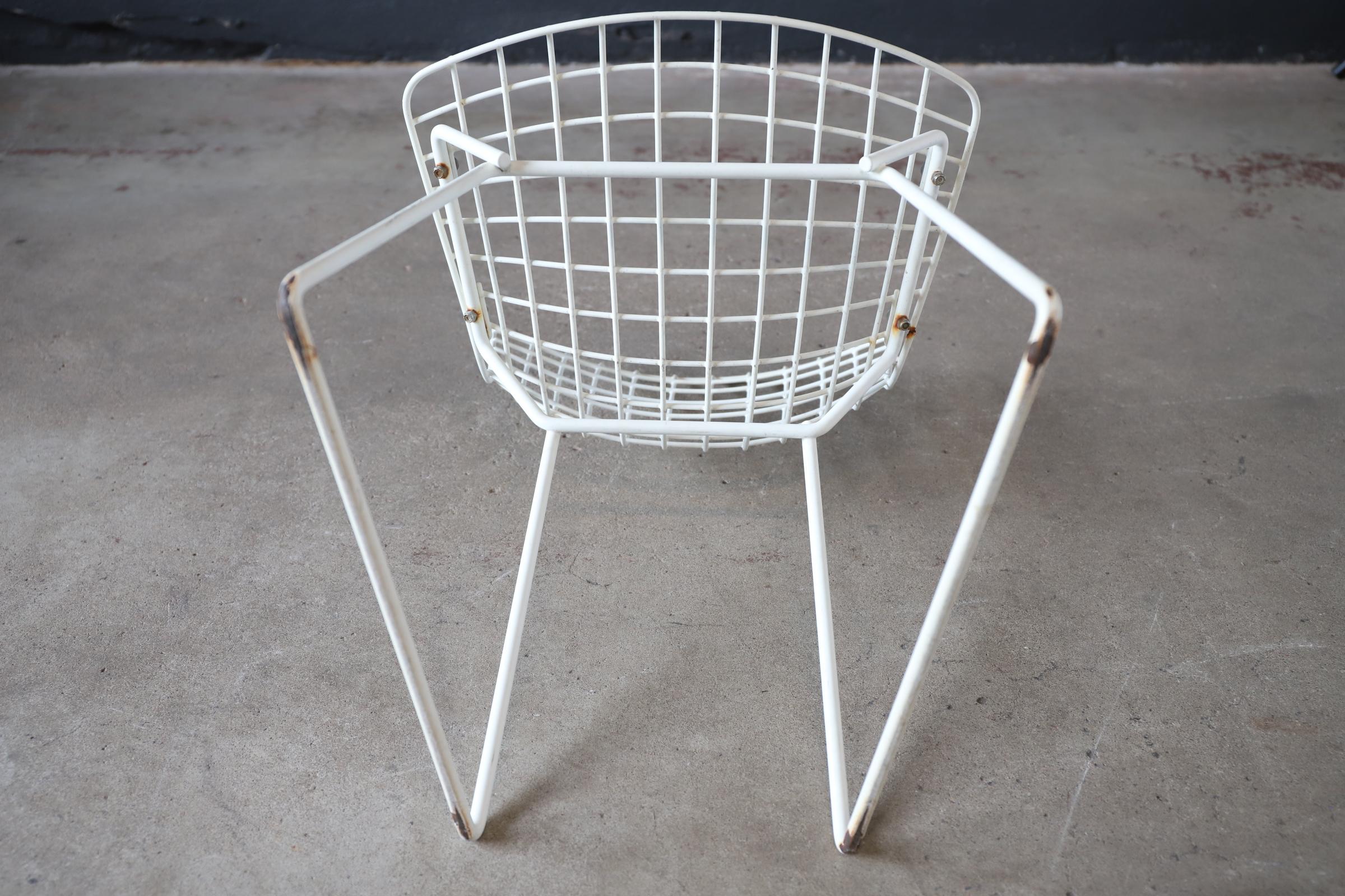 Childs Size Wire Chair by Harry Bertoia for Knoll For Sale 2