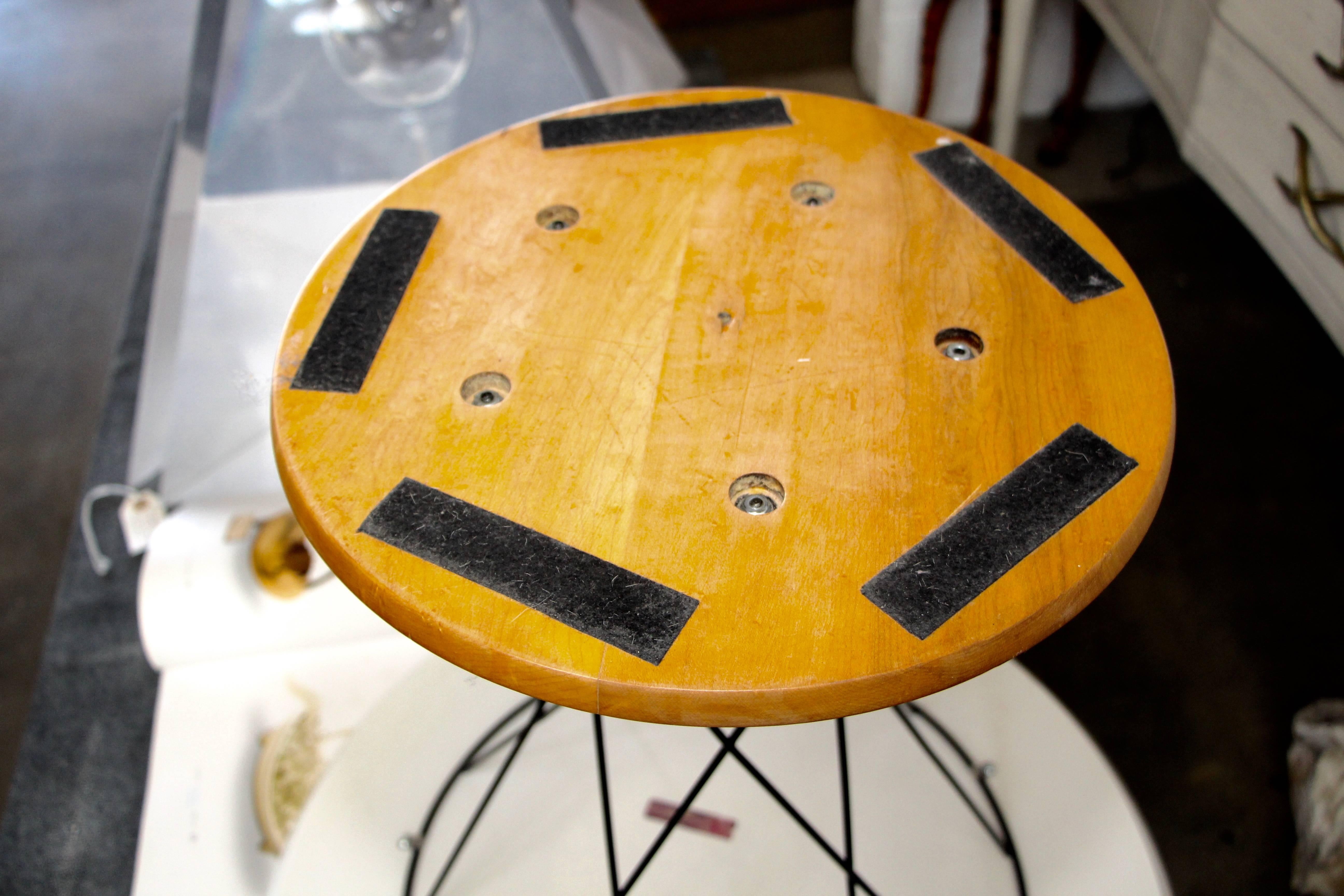 Childs Small Side Cyclone Table Designed by Noguchi for Knoll 1