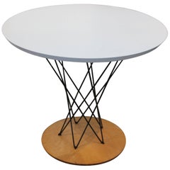 Petite table cyclone pour enfants Conçu par Noguchi pour Knoll