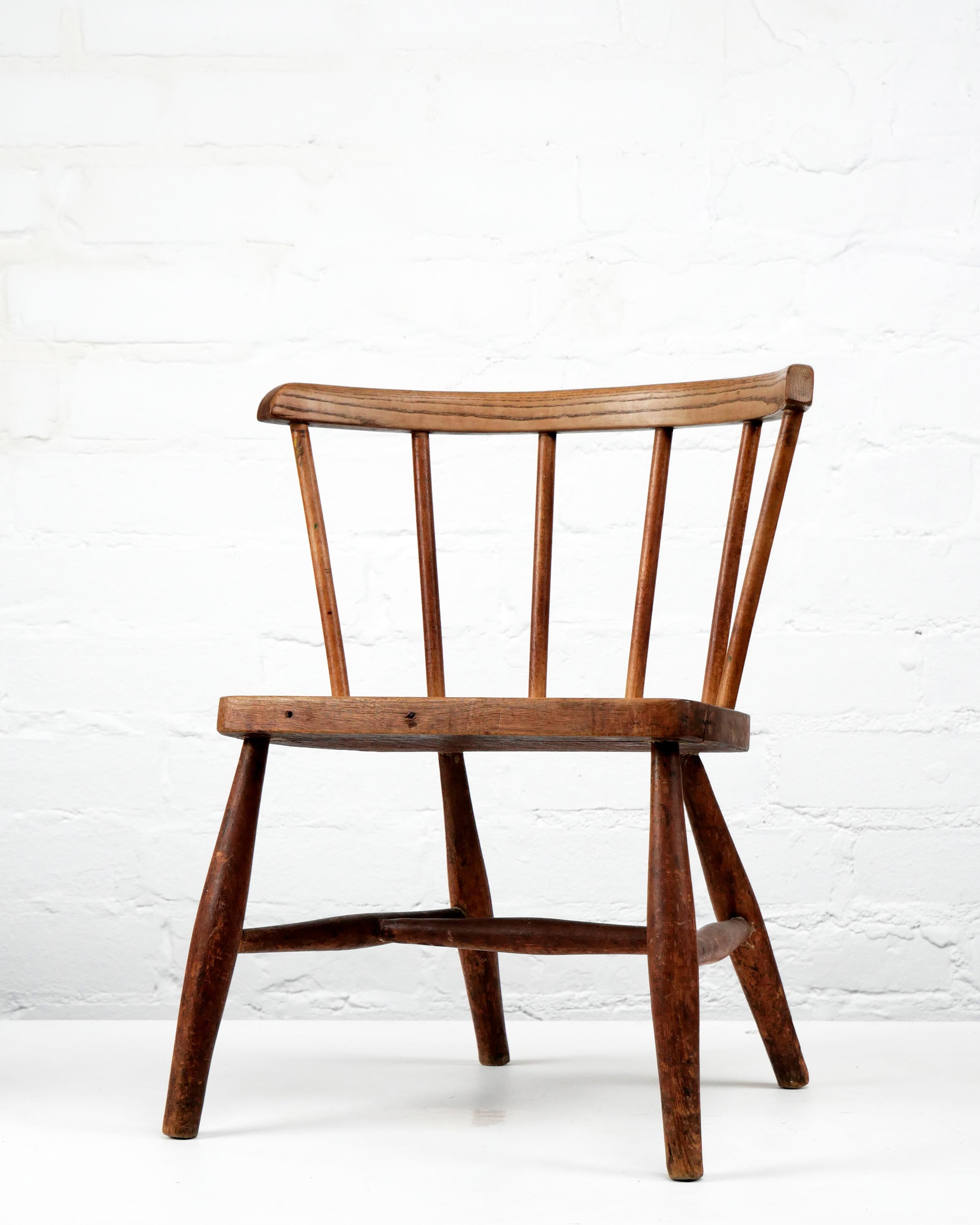 Mid-Century Modern Child's spindle-back chair ercol george nakashima style elm mid century en vente