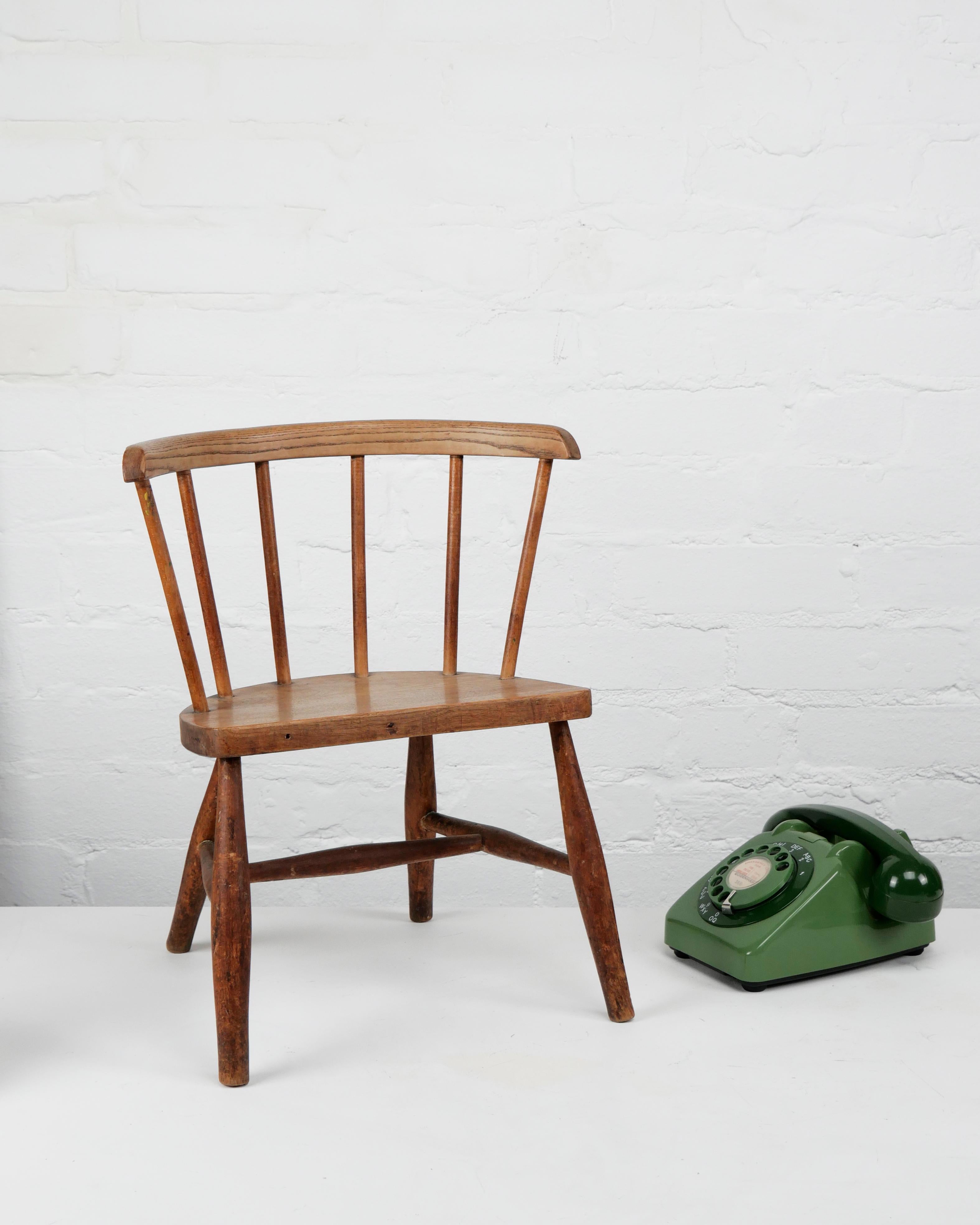 Bois Child's spindle-back chair ercol george nakashima style elm mid century en vente