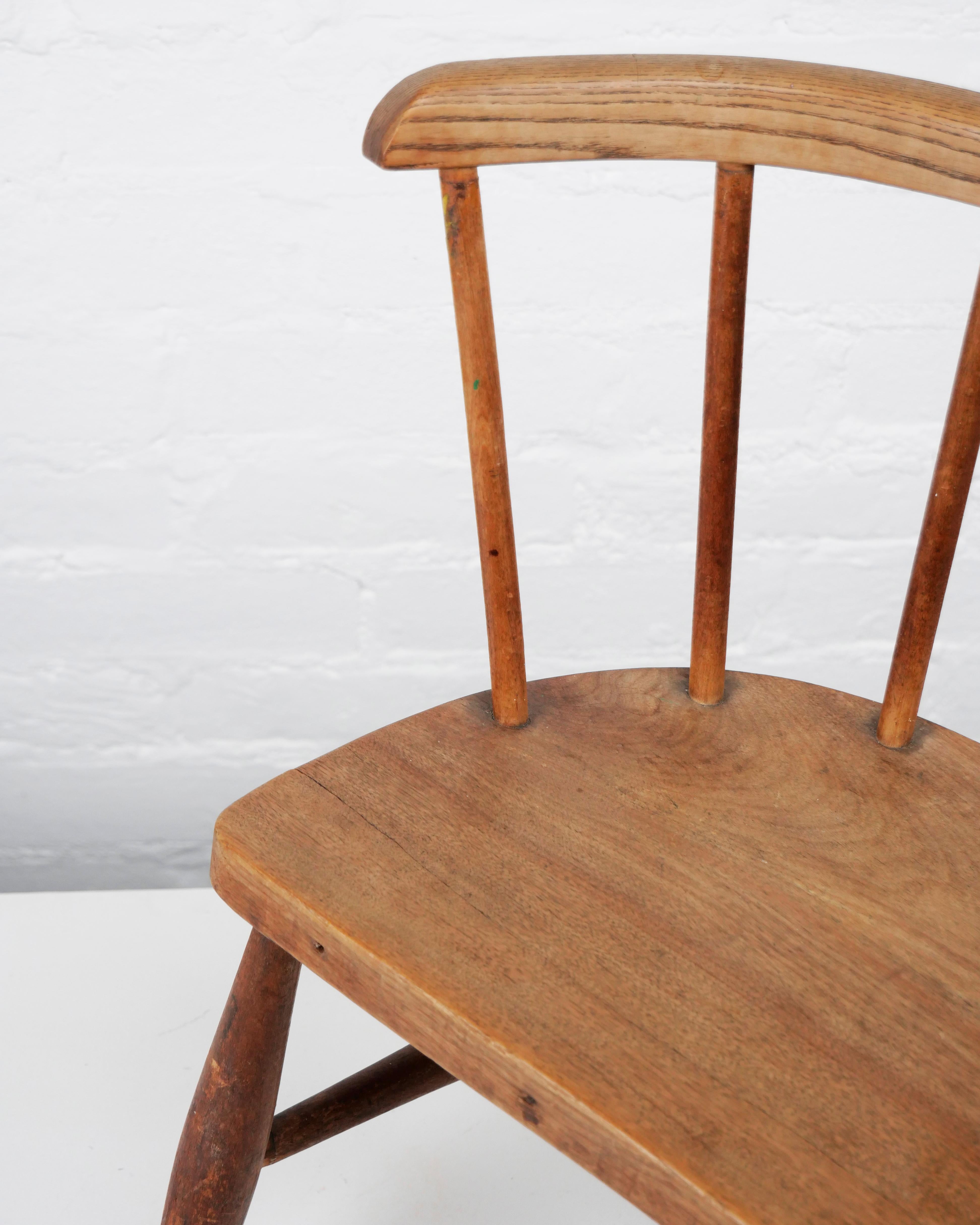 Child's spindle-back chair ercol george nakashima style elm mid century en vente 1