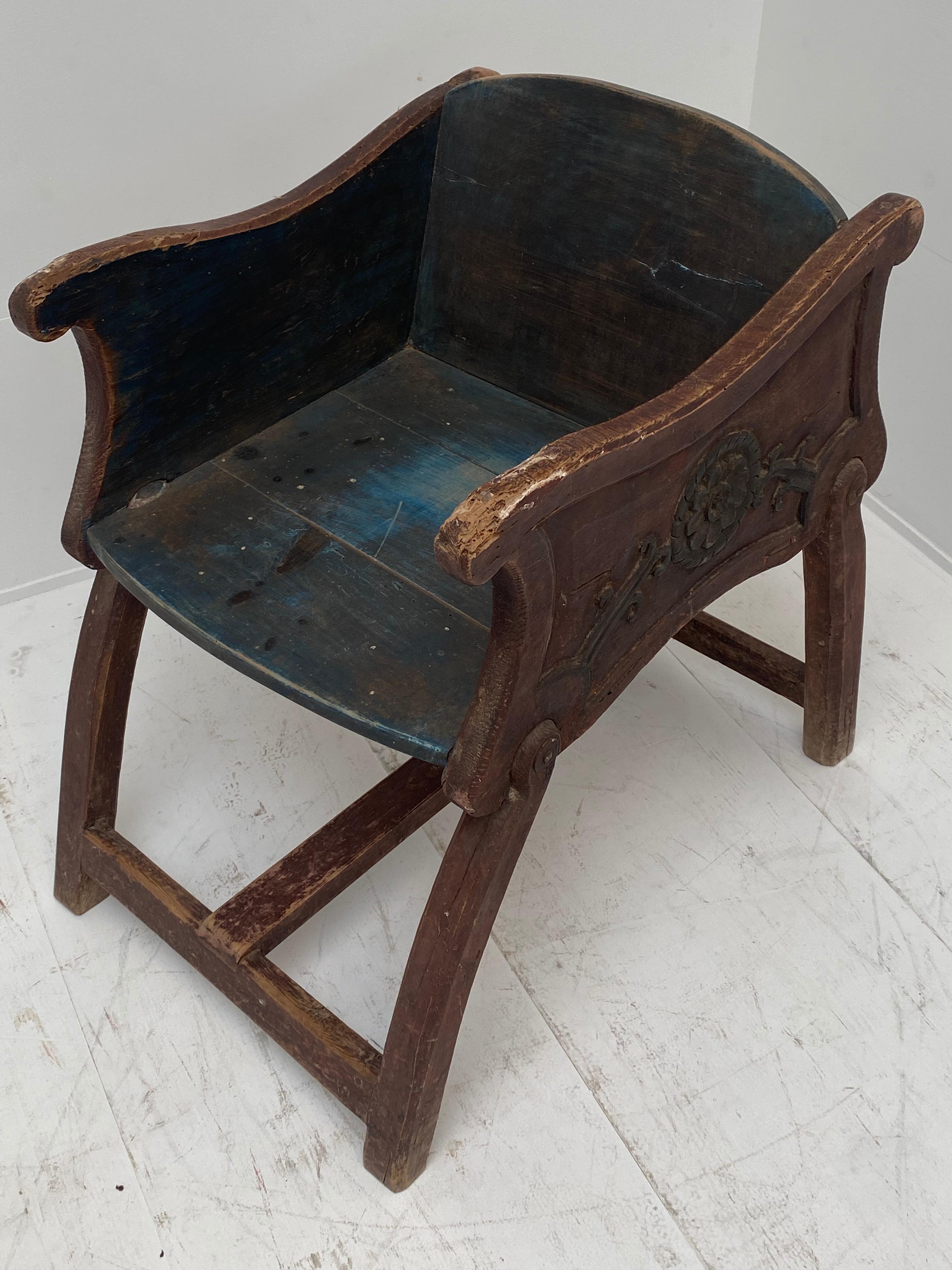 Antique Movable Brown/Blue Patinated Wooden Childs Stool, Spain In Distressed Condition For Sale In Schellebelle, BE