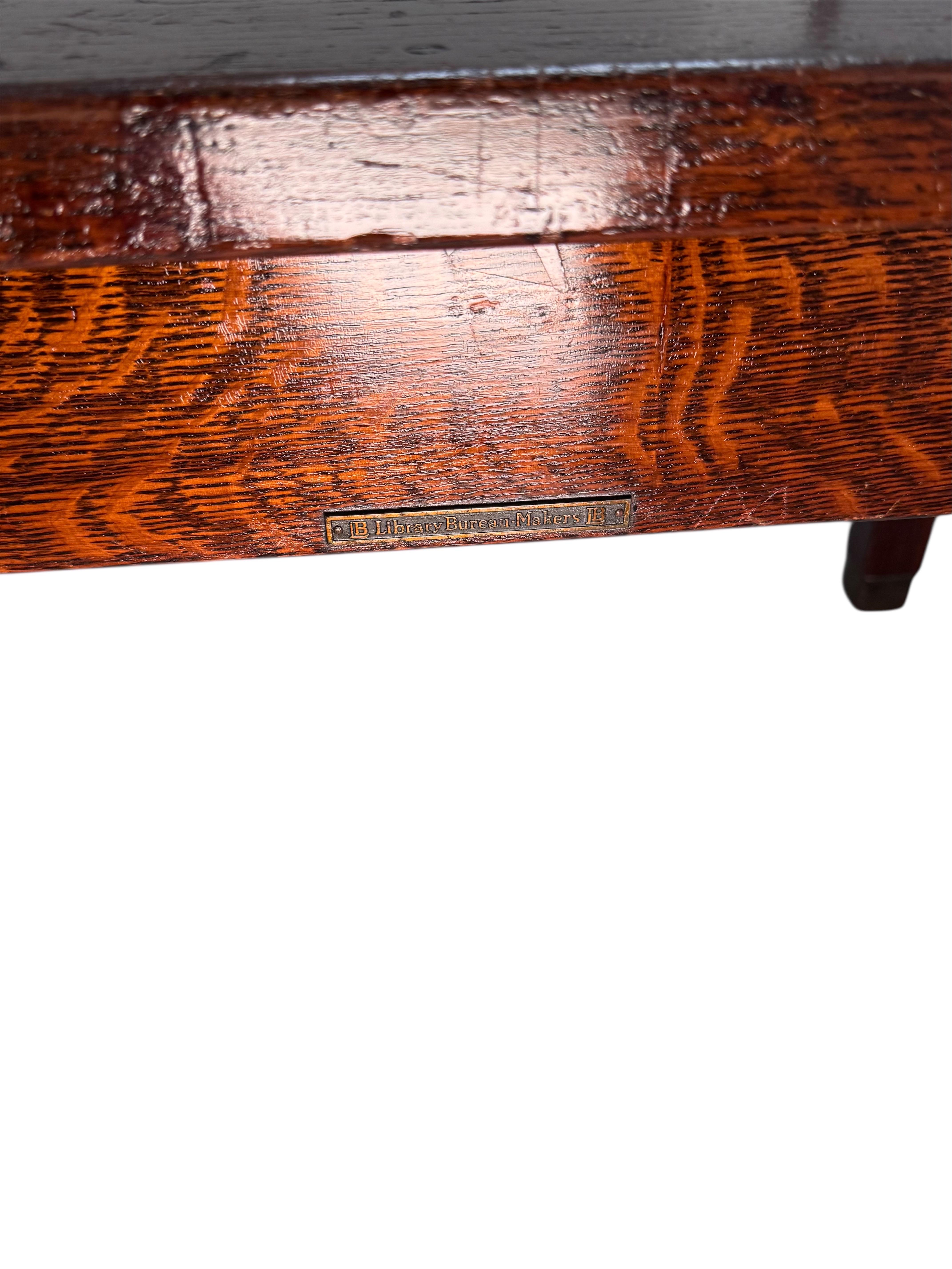 Mesa infantil de la escuela pública P.S 166 de Nueva York siglo XX en venta