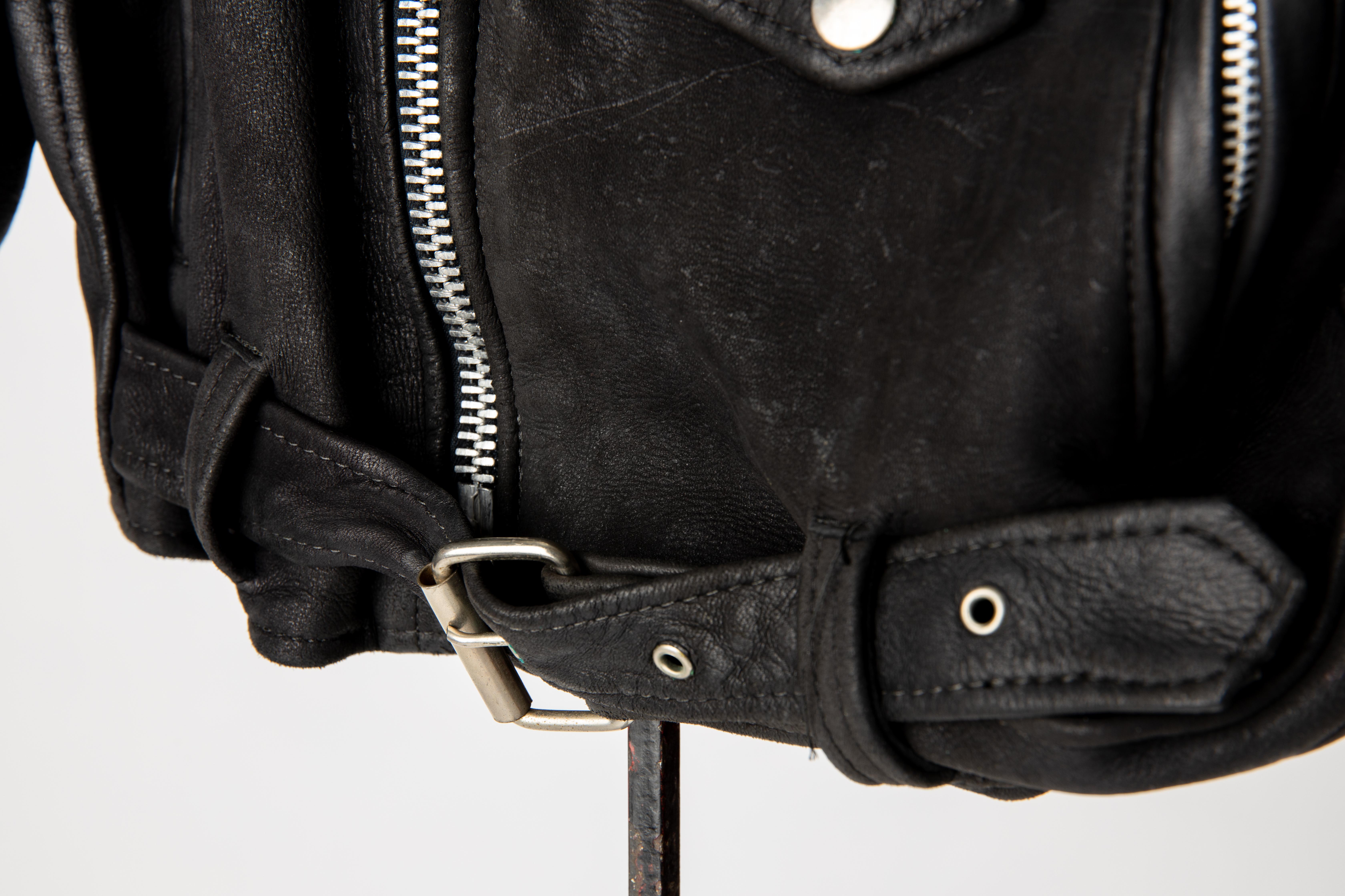 Child's Vintage 1980's Black Leather Motorcycle Jacket Size 8 en vente 3