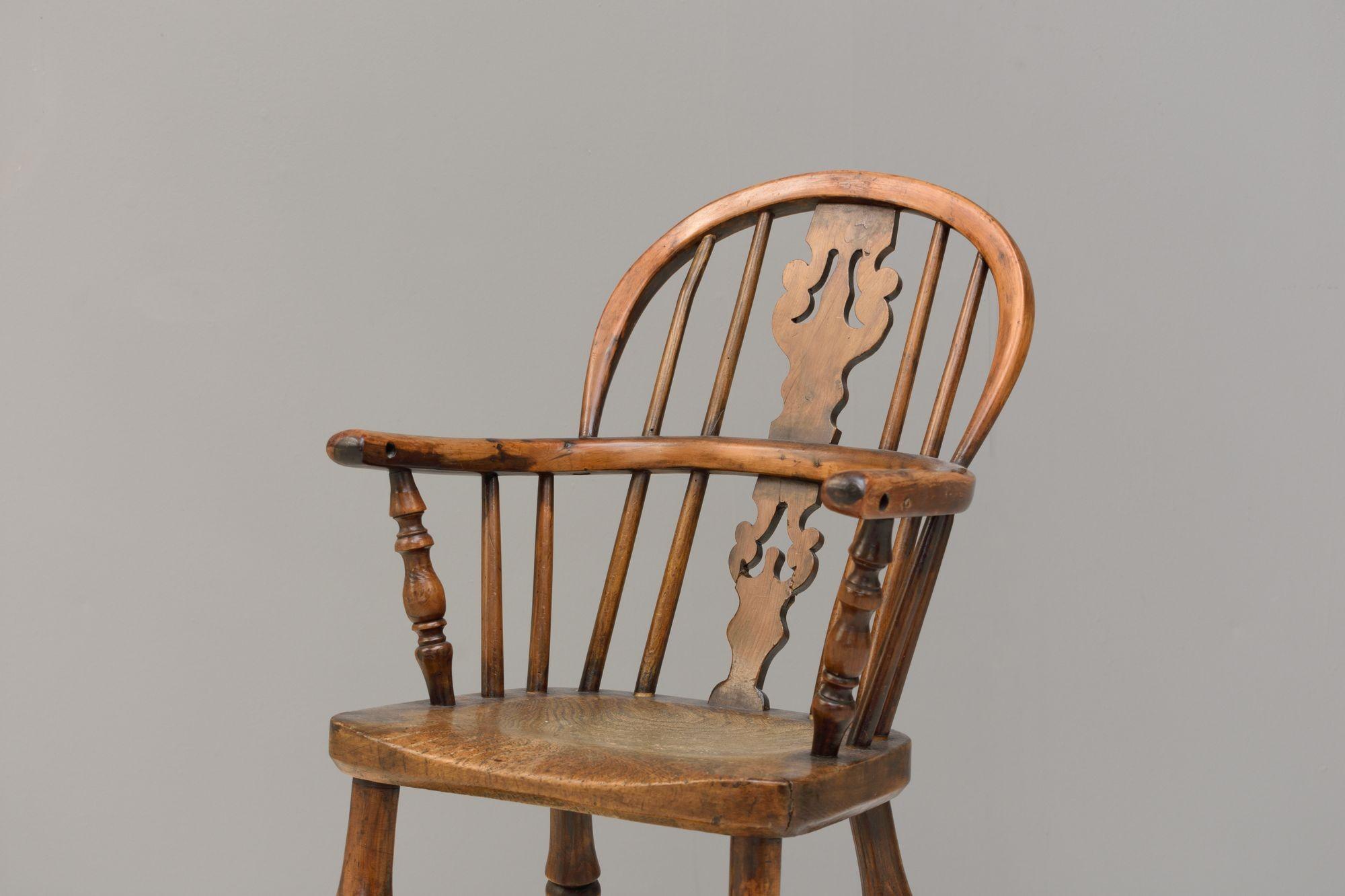 Child's high chair in yew wood with elm seat. Circa 1840
H 94cm x W 42cm x D 49cm