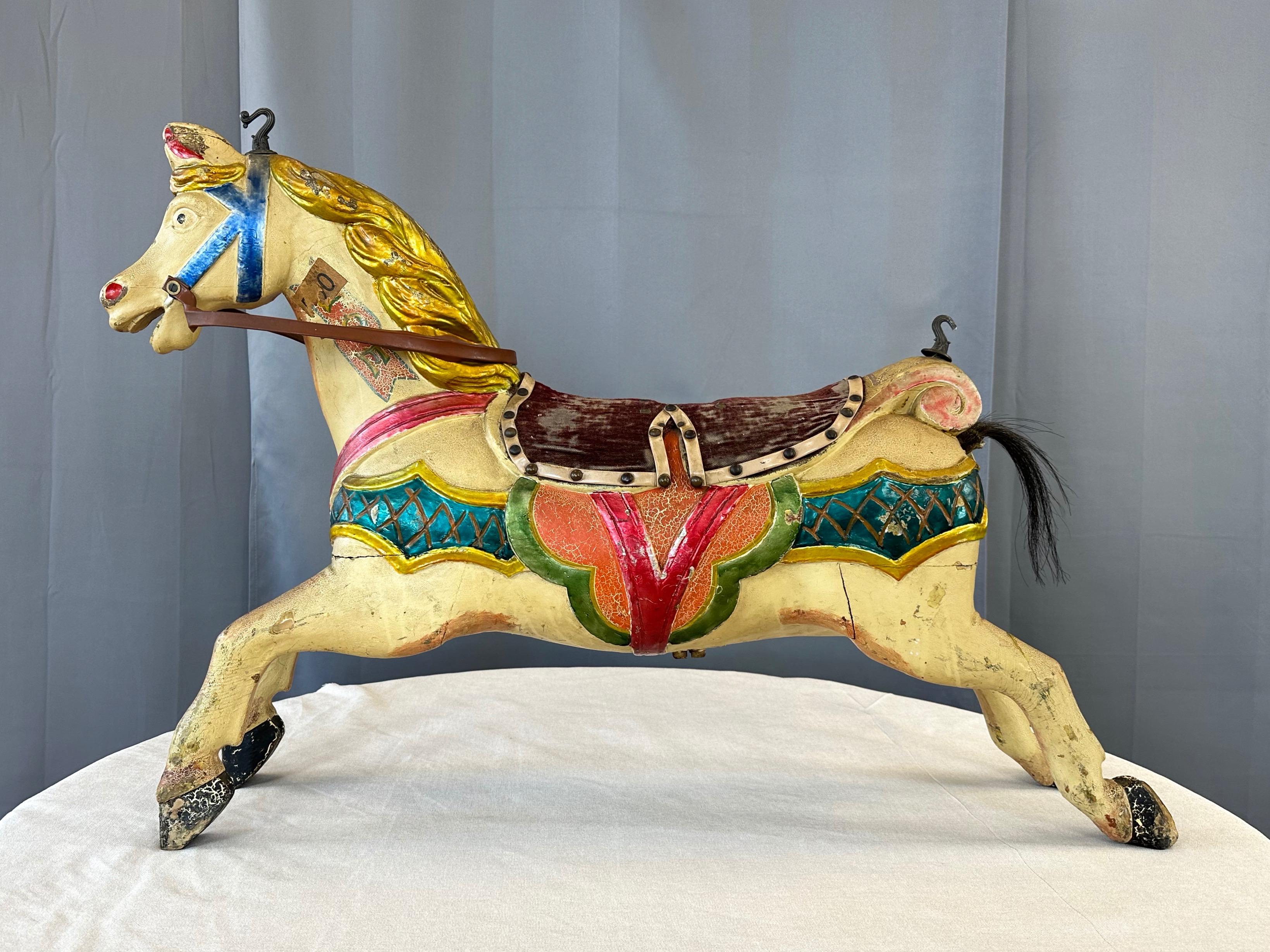 Karussellpferd für Kinder aus Wood mit Polychromie, Mohair und Pferdehaar, um 1920 (American Arts and Crafts) im Angebot