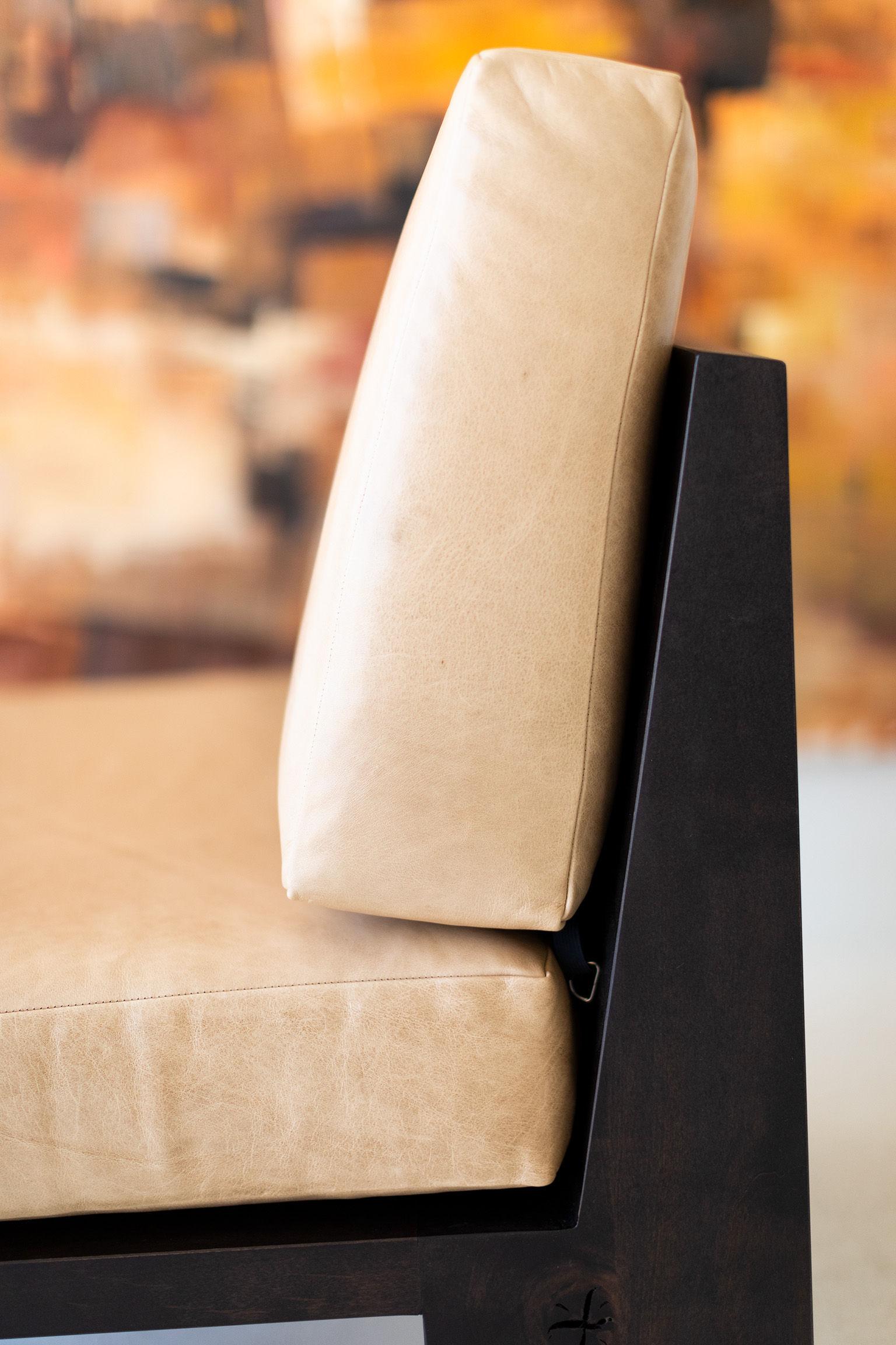 Chile Modern Side Chair (21. Jahrhundert und zeitgenössisch) im Angebot