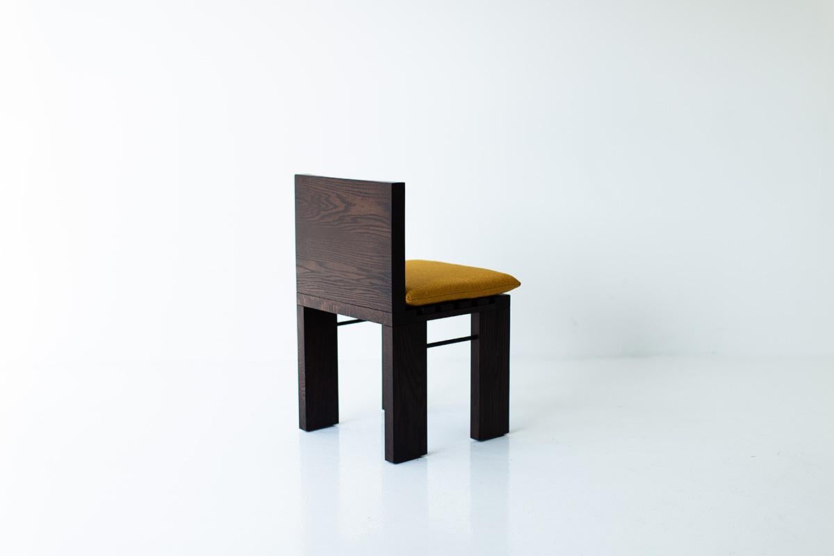 Chaises de salle à manger Bertu, chaise de salle à manger moderne, bois, Chili

Cette chaise de salle à manger moderne en bois du Chili est magnifiquement construite en bois massif dans l'Ohio, aux États-Unis. Le tabouret est trapu et moderne avec