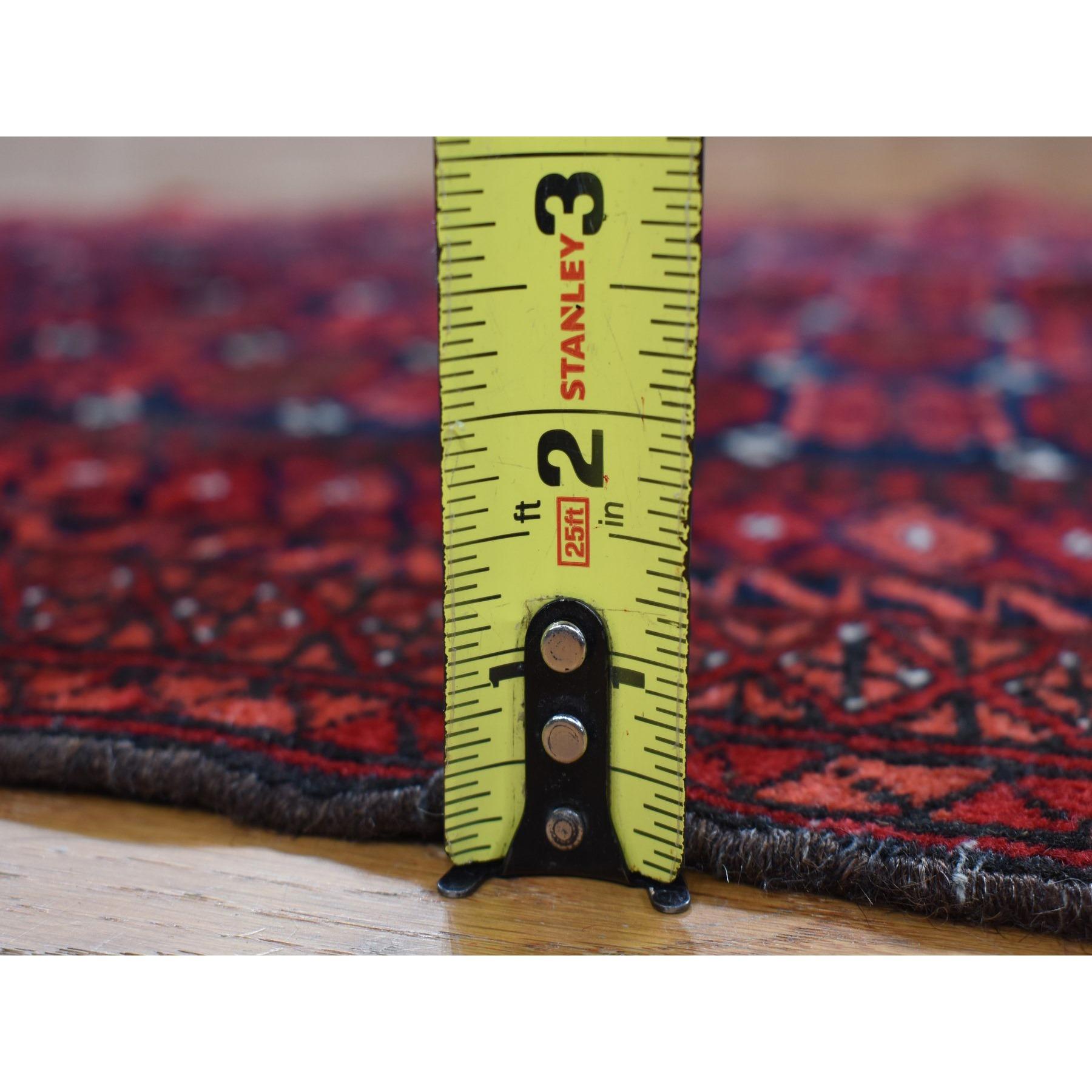 Tapis persan ancien Baluch Prayer Design en pure laine nouée à la main rouge Chili Bon état - En vente à Carlstadt, NJ