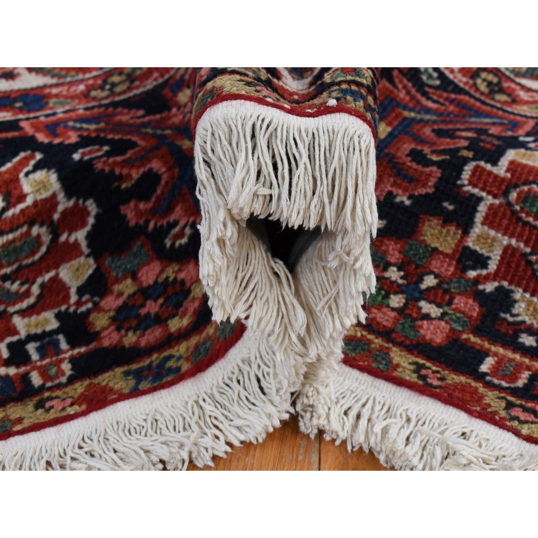 Début du 20ème siècle Tapis persan ancien Heriz rouge Chili, doux et à poils longs, en pure laine nouée à la main en vente